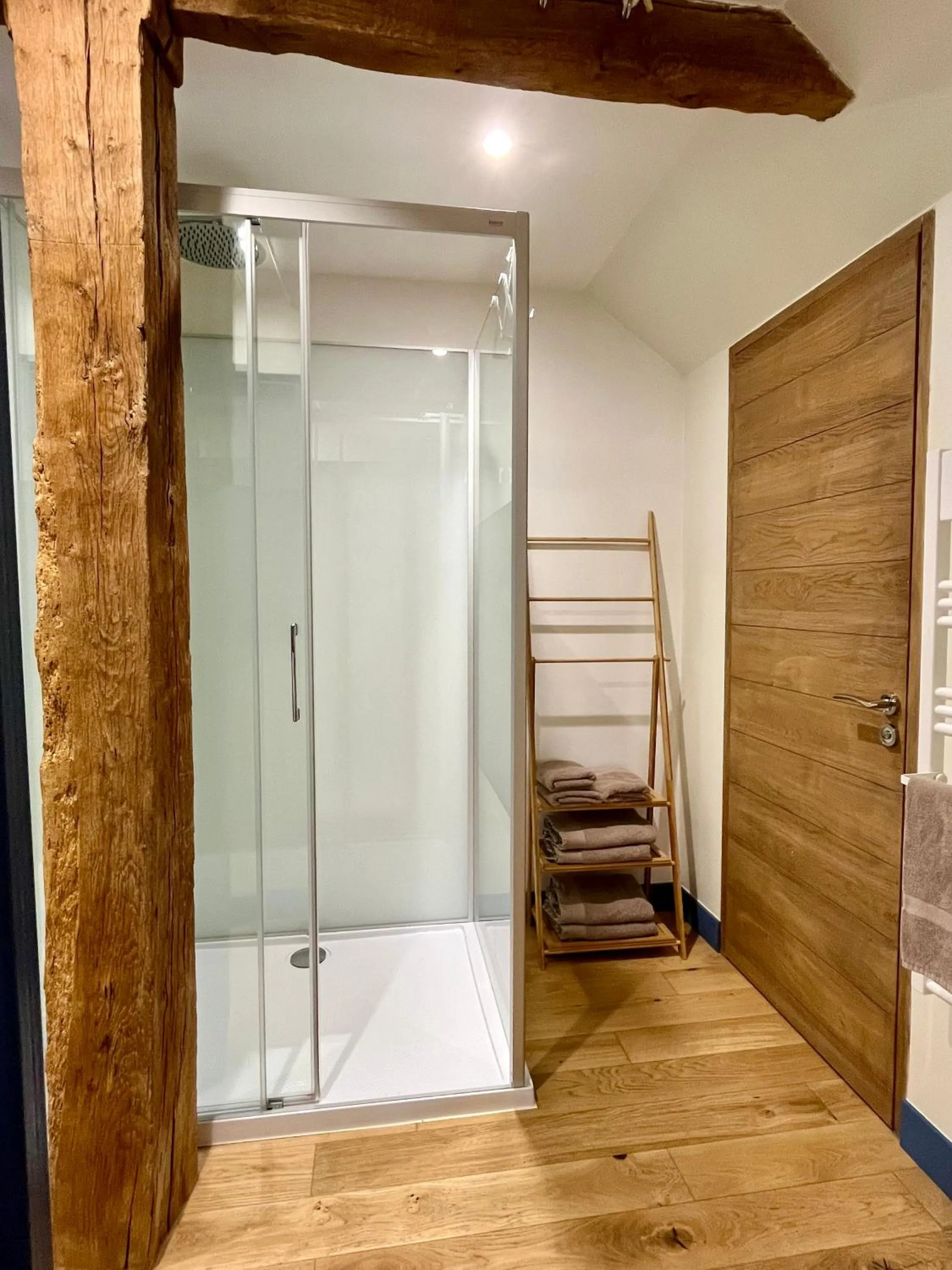 Shower in Domaine de la Bigottière, Chambres d'hôtes