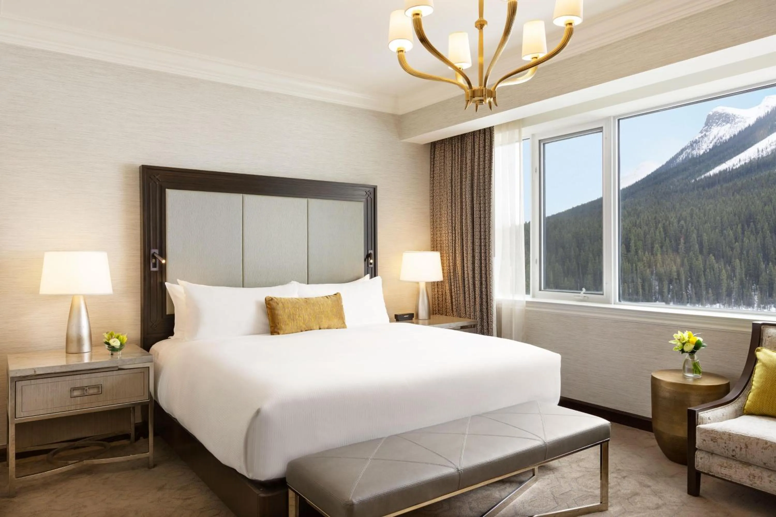 Bed in Fairmont Château Lake Louise