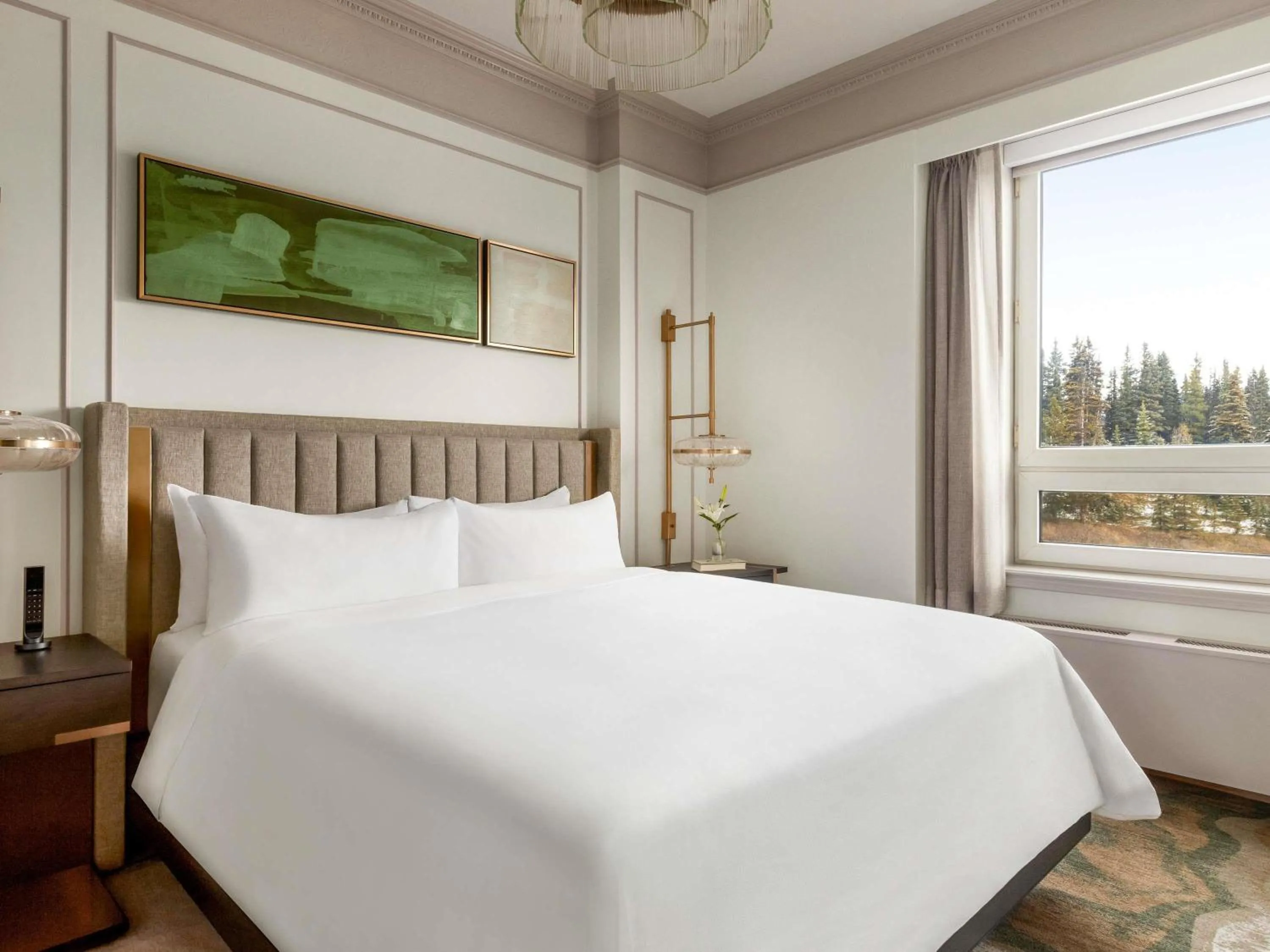 Bedroom, Bed in Fairmont Château Lake Louise