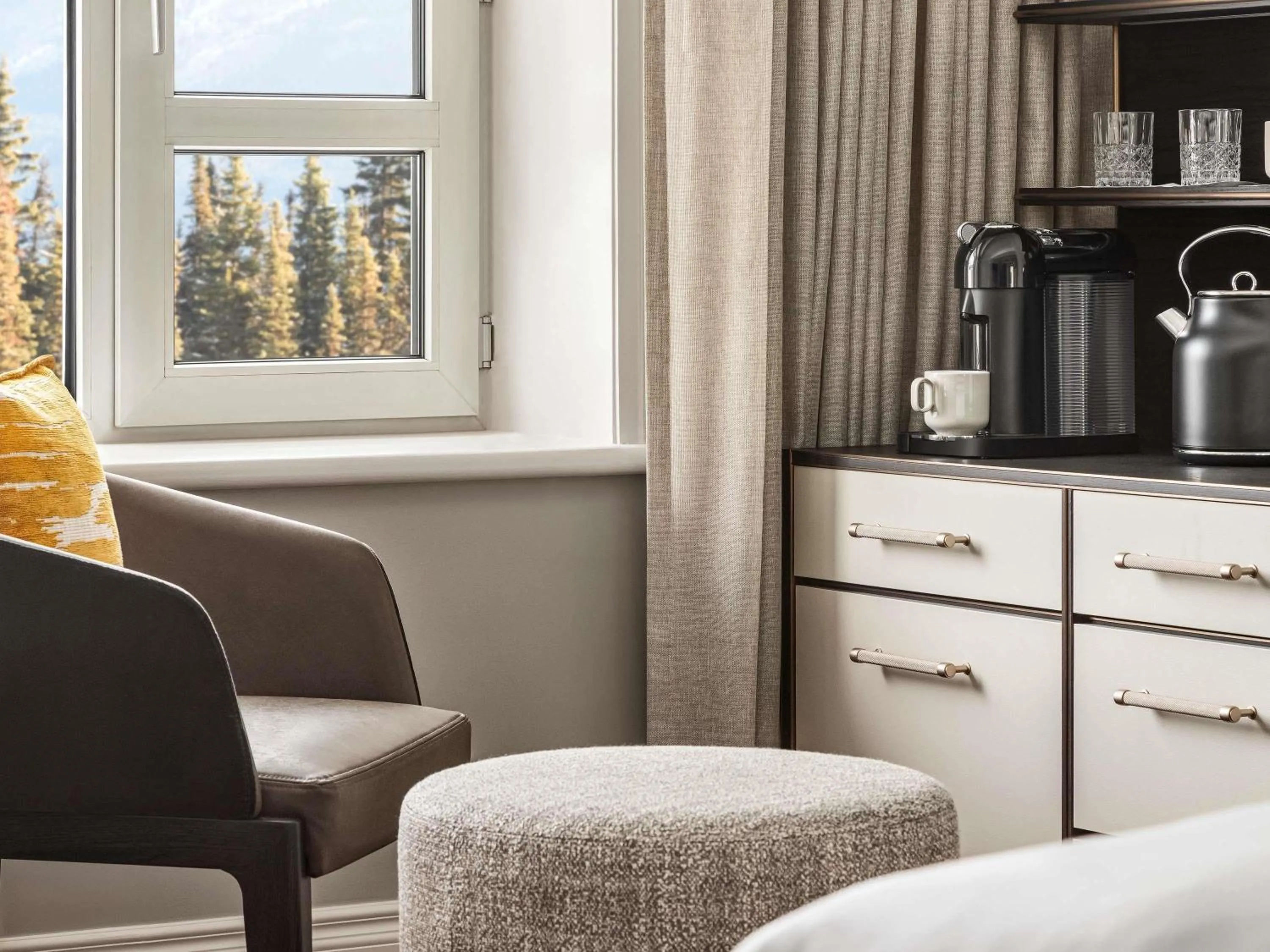 Bedroom in Fairmont Château Lake Louise