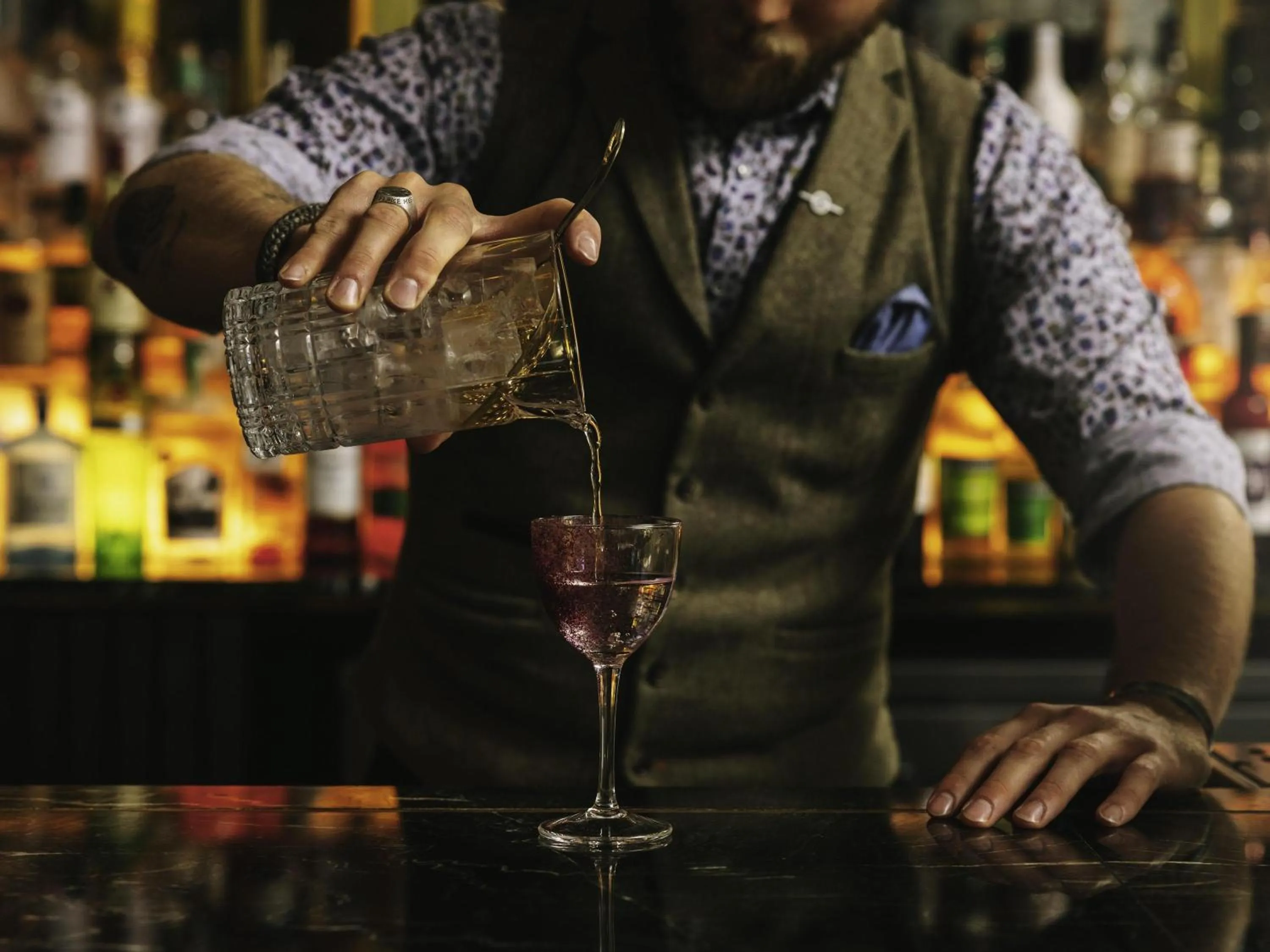 Lounge or bar in Fairmont Château Lake Louise