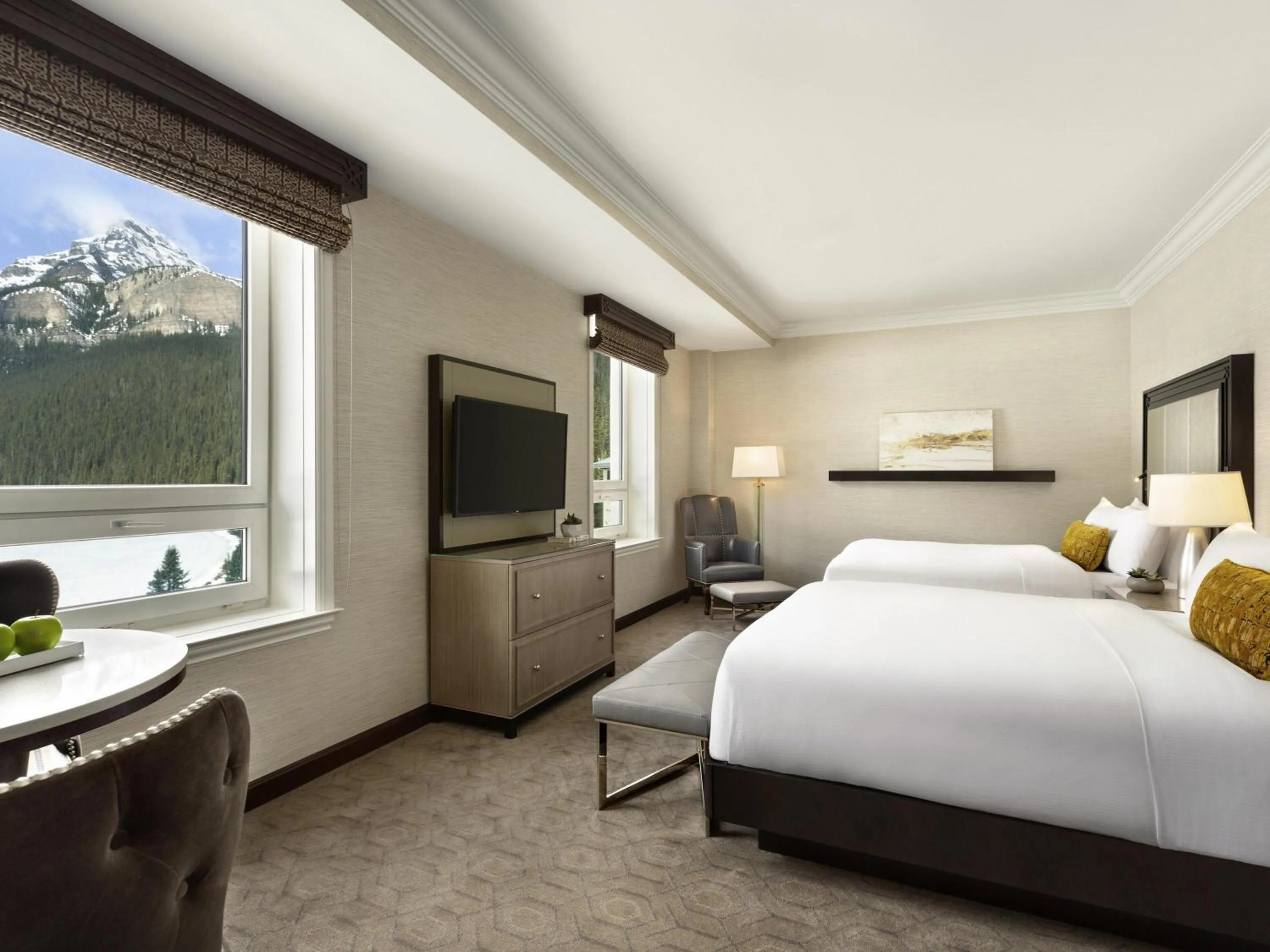 Bedroom, Bed in Fairmont Château Lake Louise