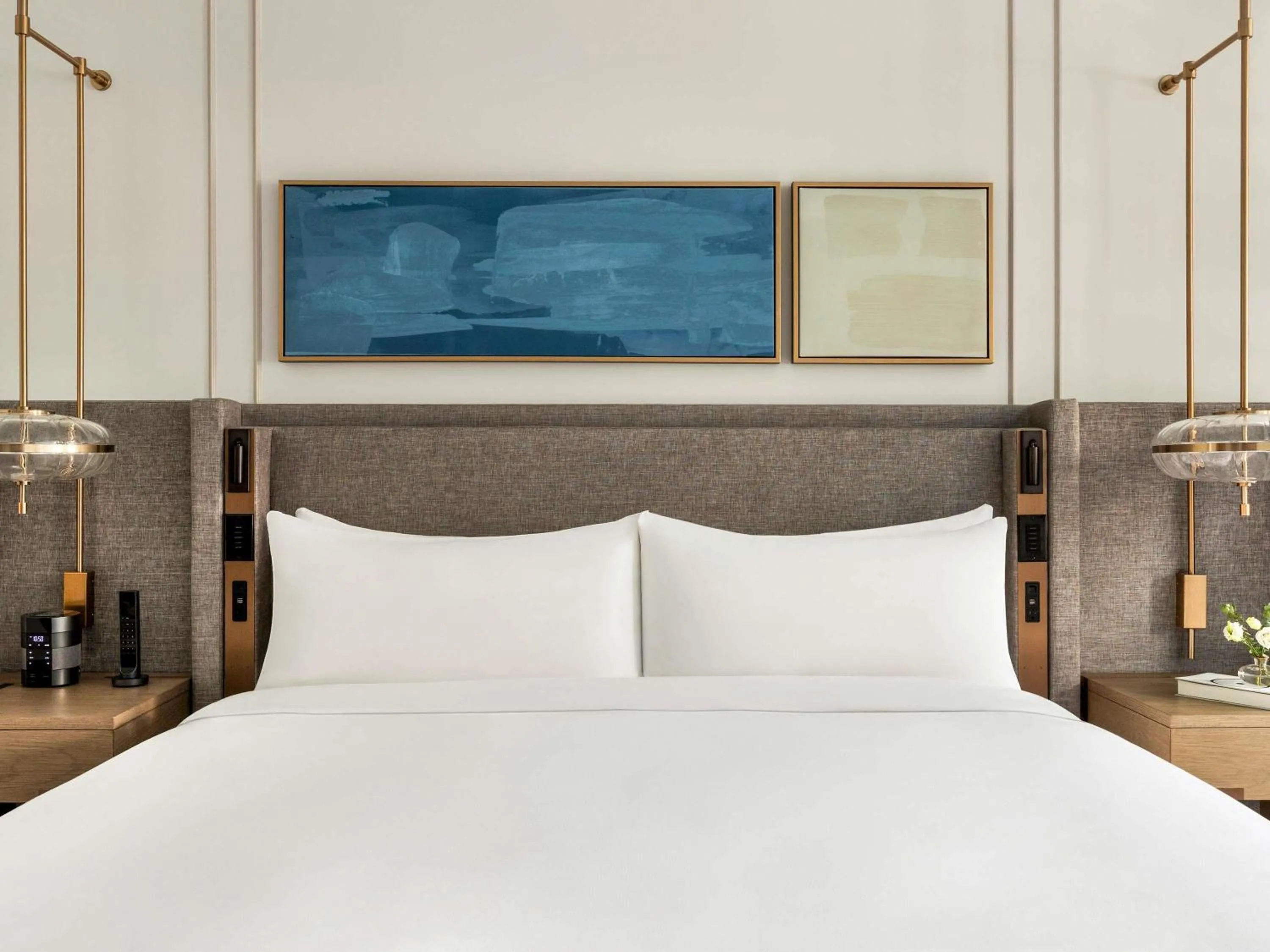 Bedroom, Bed in Fairmont Château Lake Louise