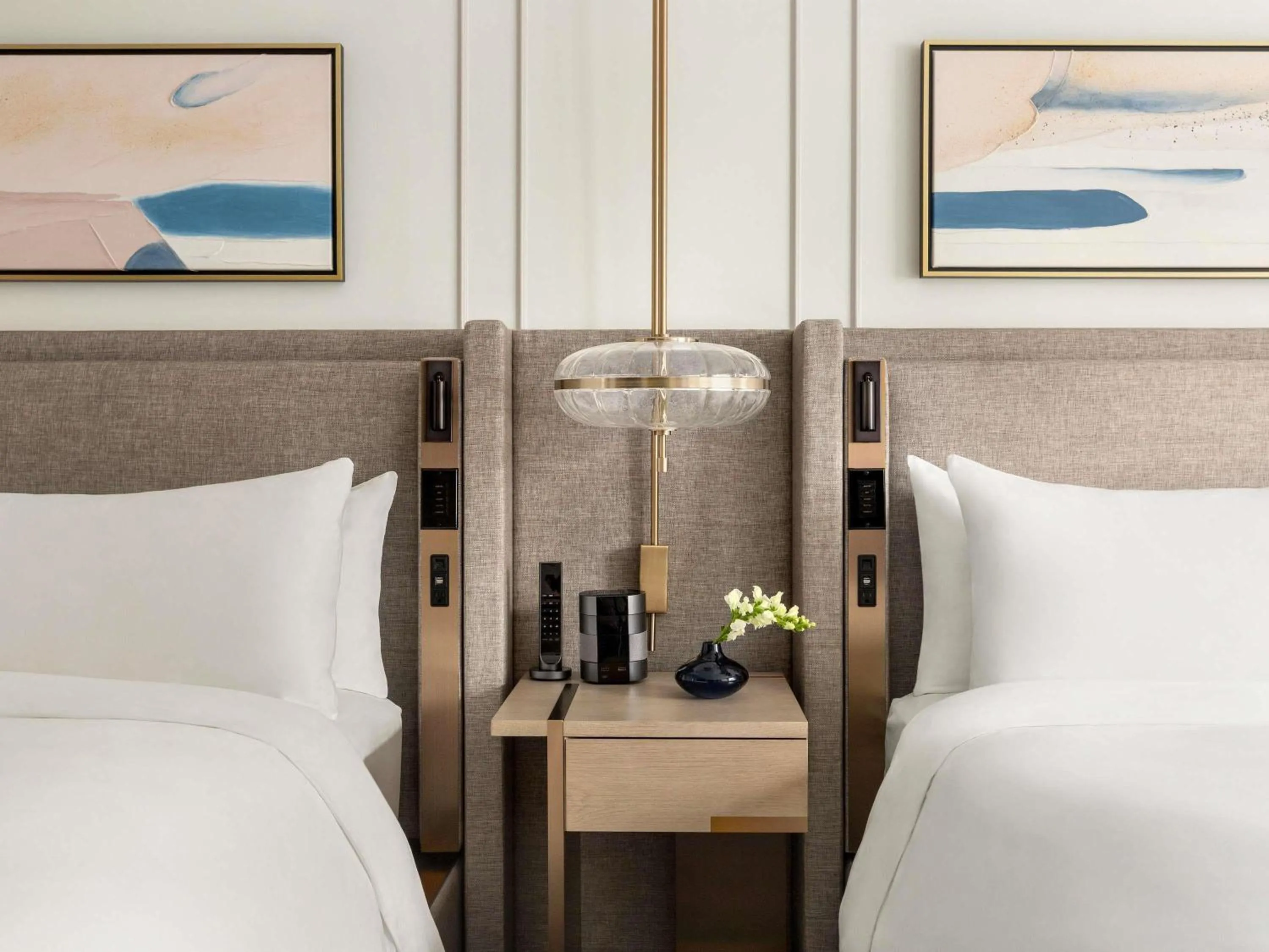 Bedroom, Bed in Fairmont Château Lake Louise