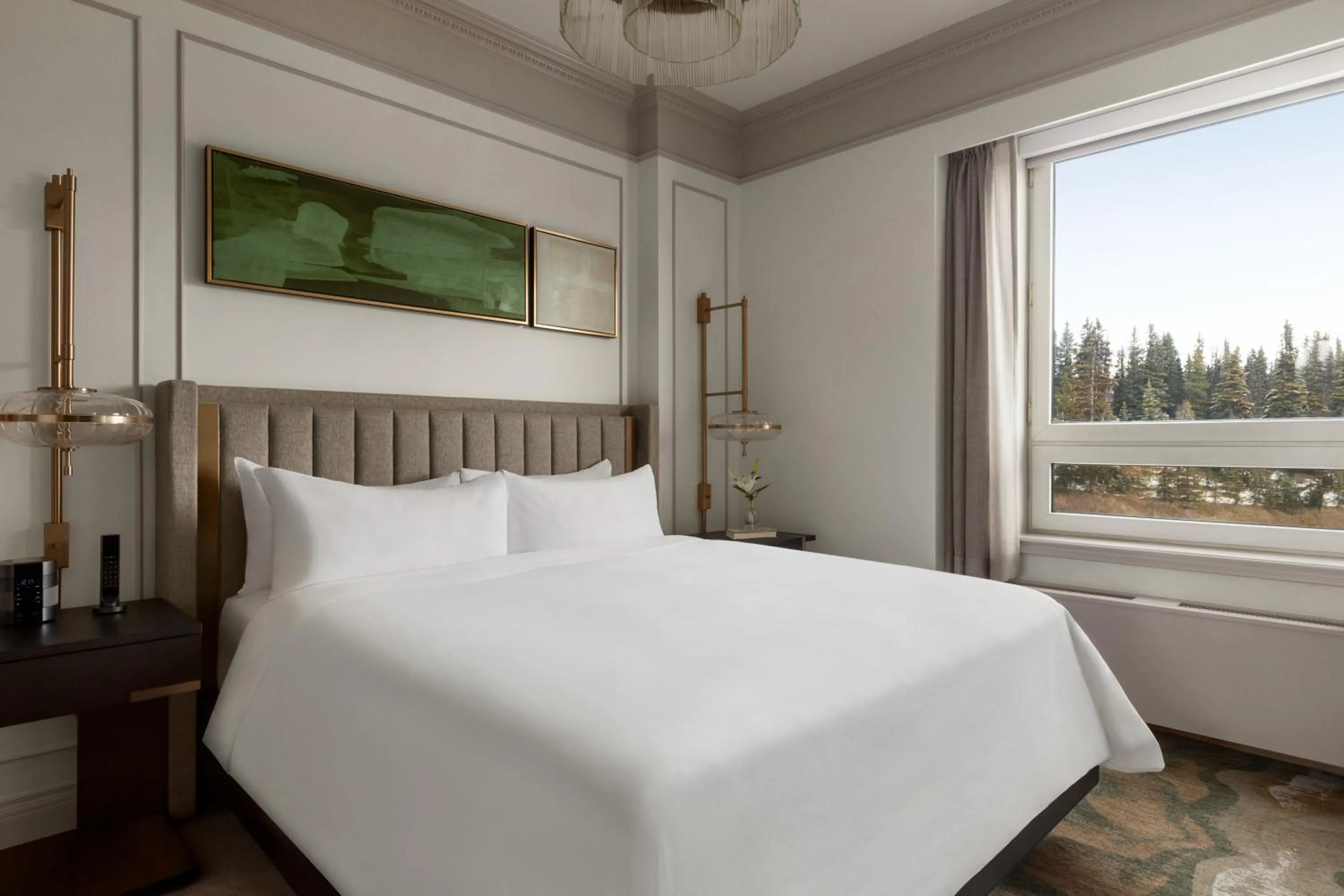 Bed in Fairmont Château Lake Louise