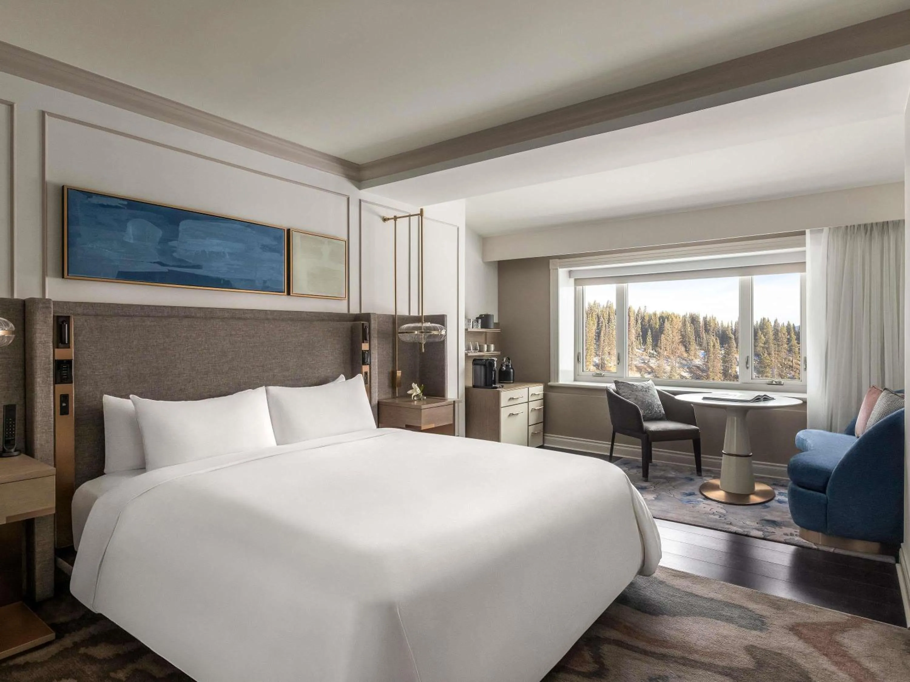 Bedroom, Bed in Fairmont Château Lake Louise