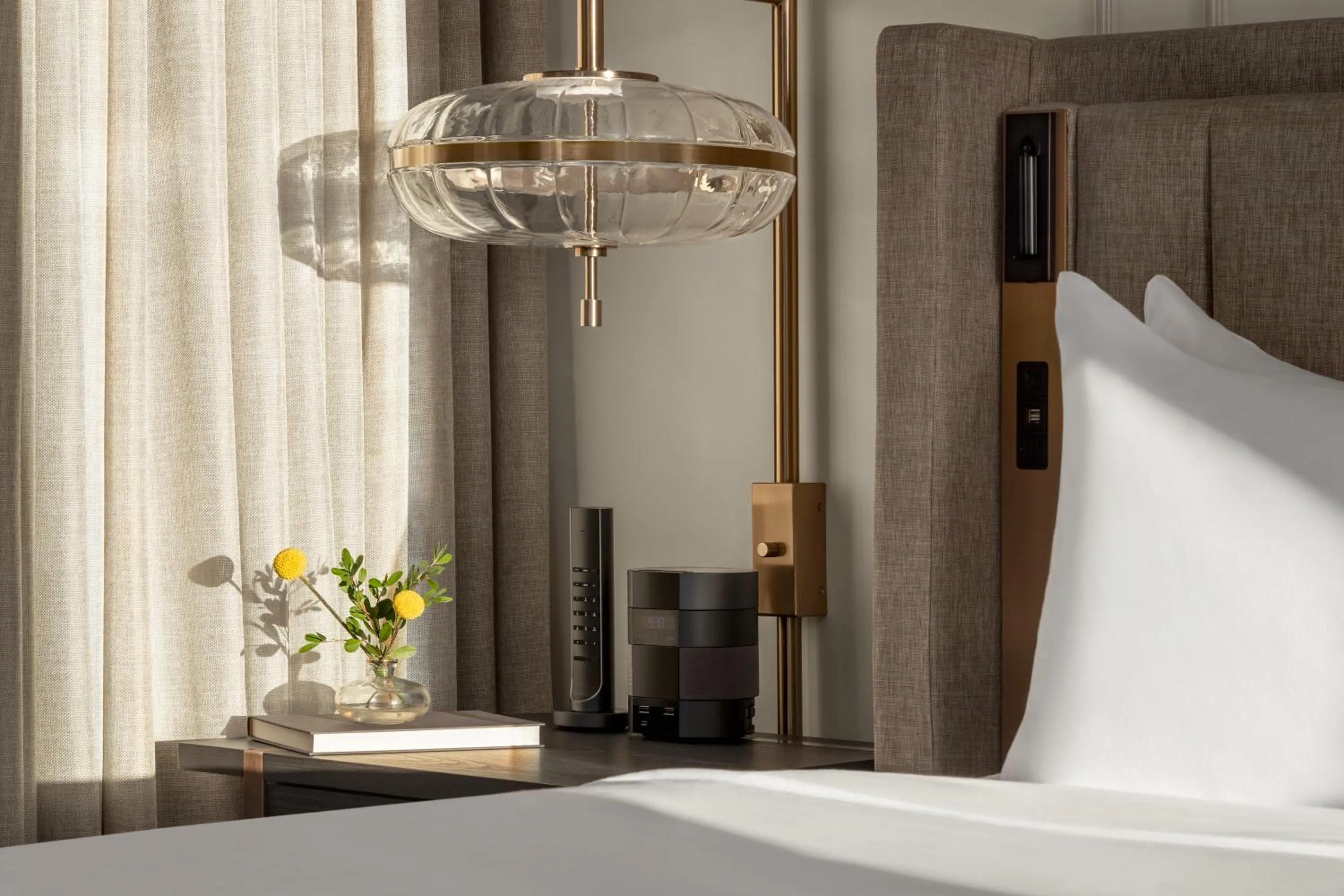 Bed in Fairmont Château Lake Louise