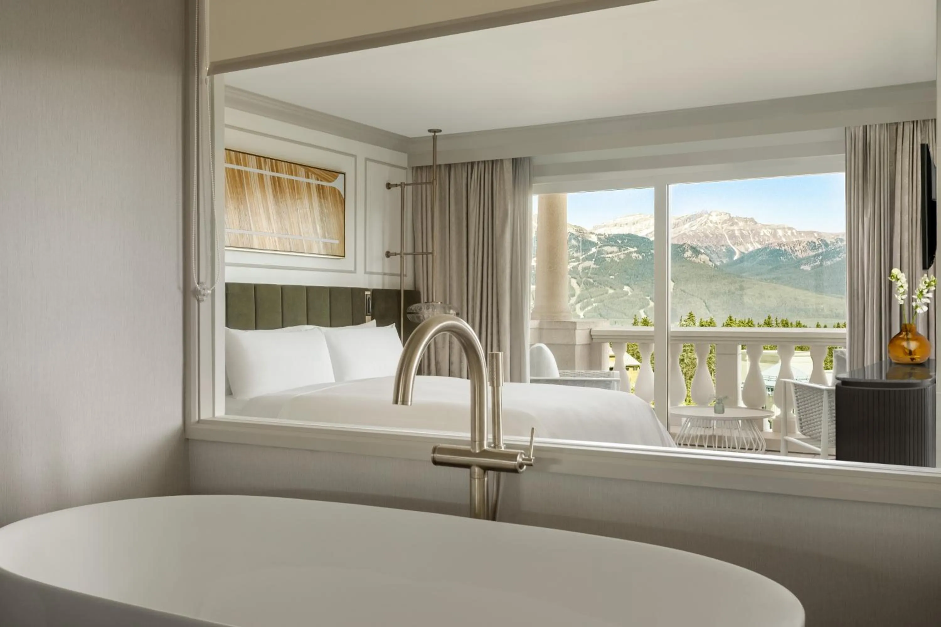 Bed in Fairmont Château Lake Louise