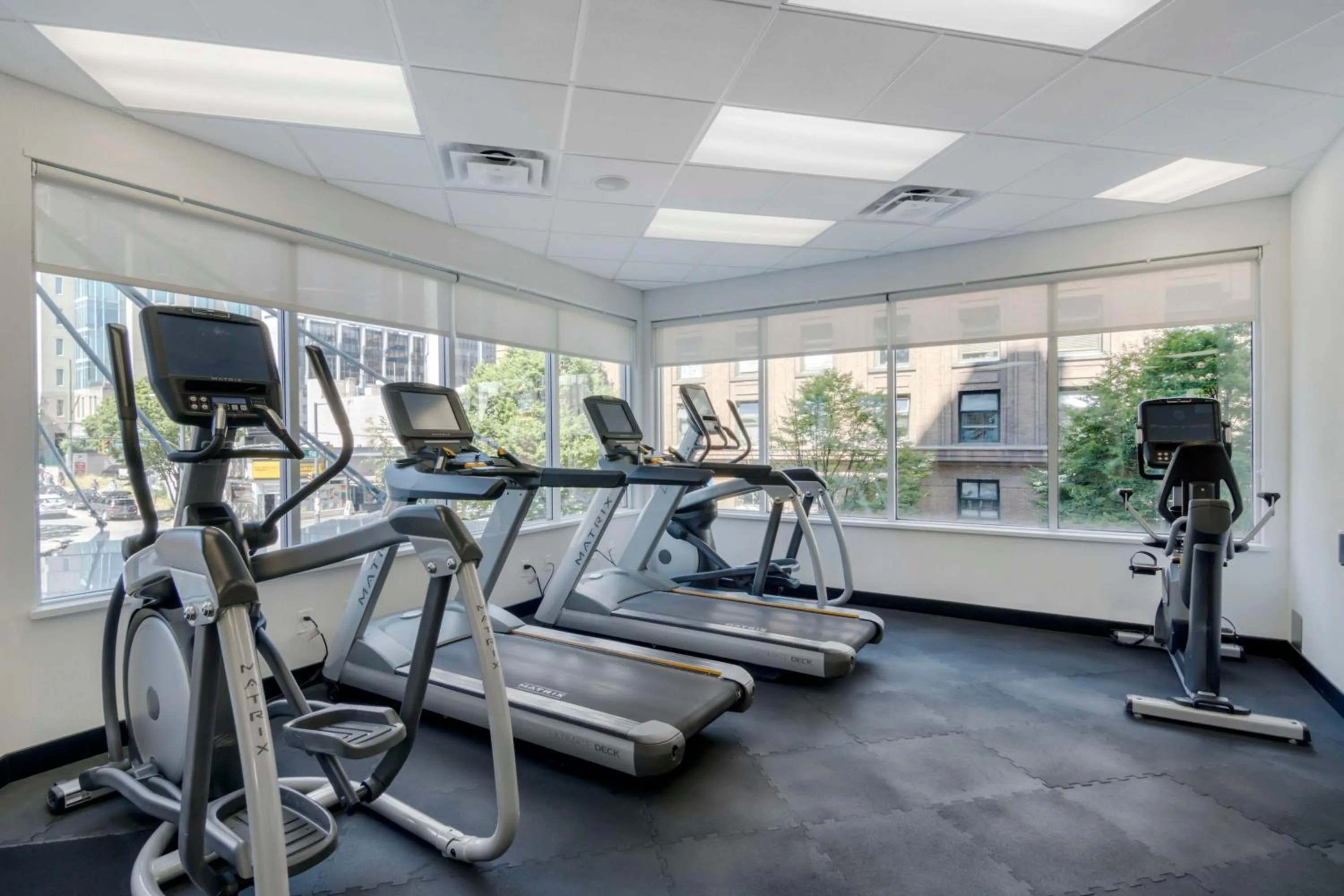 Fitness centre/facilities in Best Western Premier Chateau Granville Hotel & Suites & Conference Centre