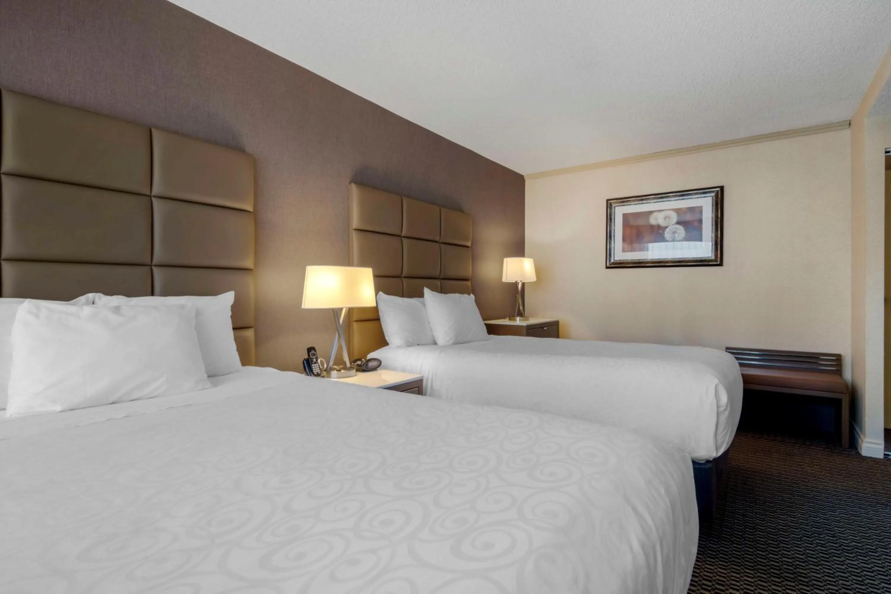 Bedroom, Bed in Best Western Premier Chateau Granville Hotel & Suites & Conference Centre