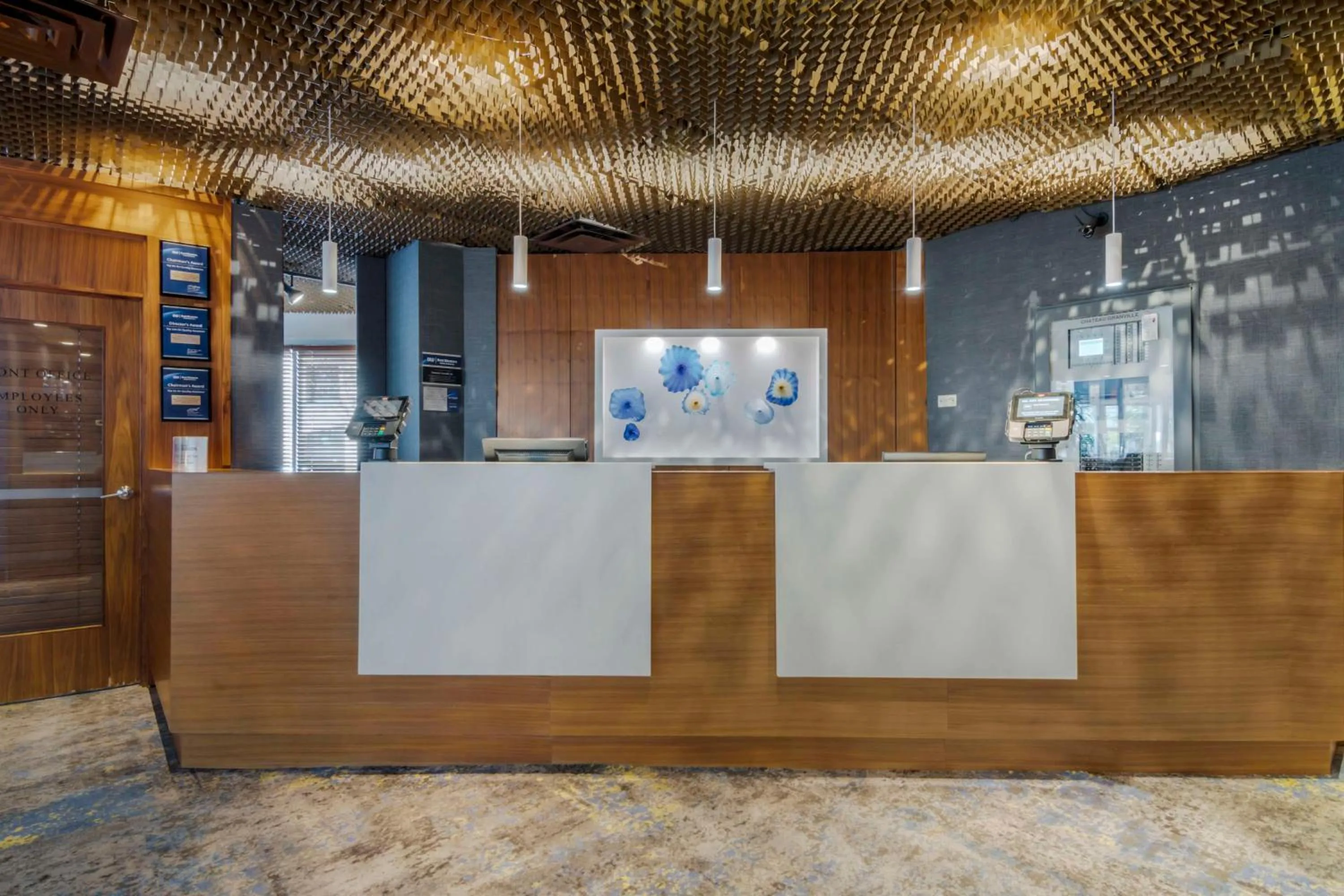 Lobby or reception in Best Western Premier Chateau Granville Hotel & Suites & Conference Centre