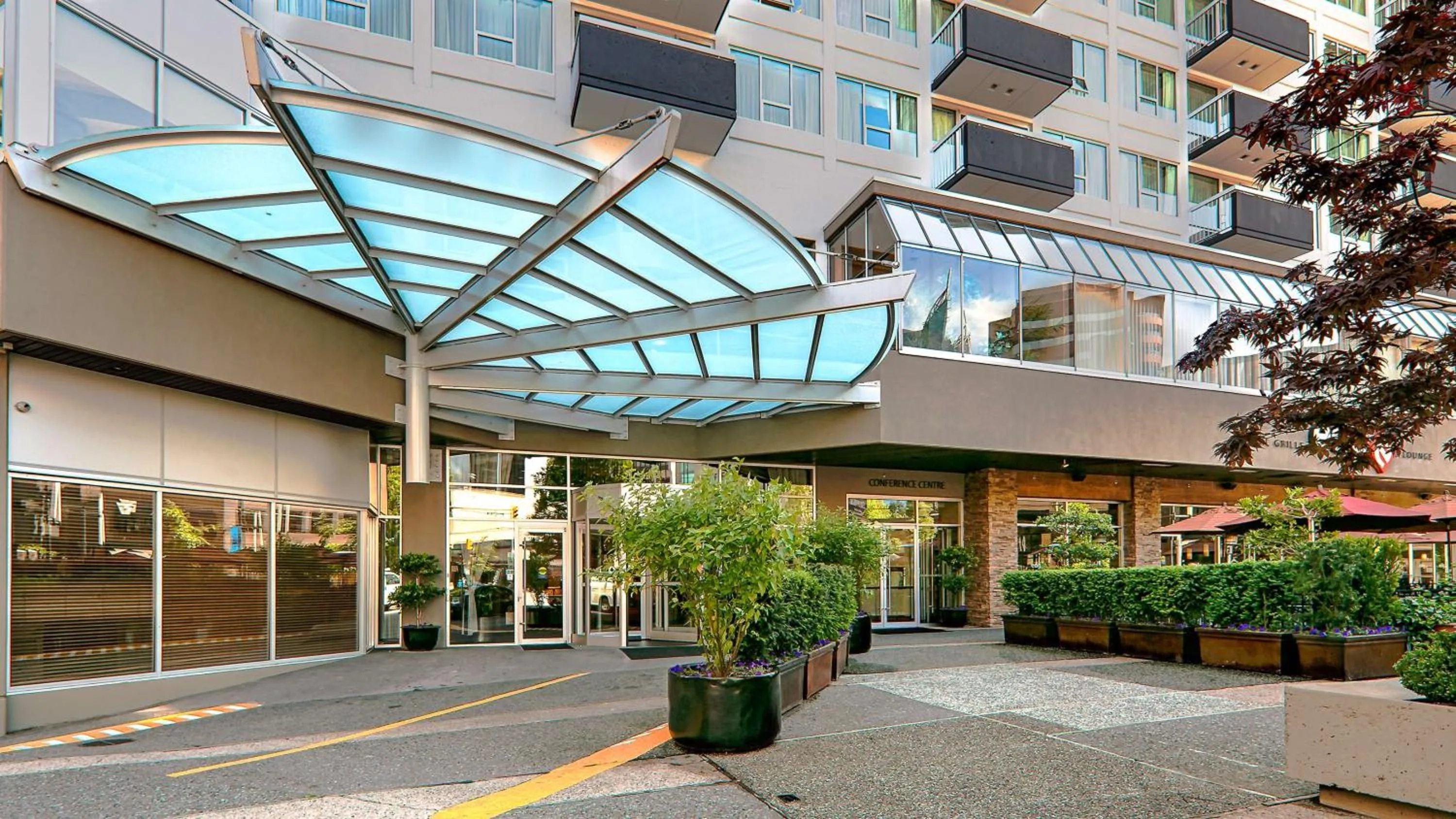 Property building in Best Western Premier Chateau Granville Hotel & Suites & Conference Centre