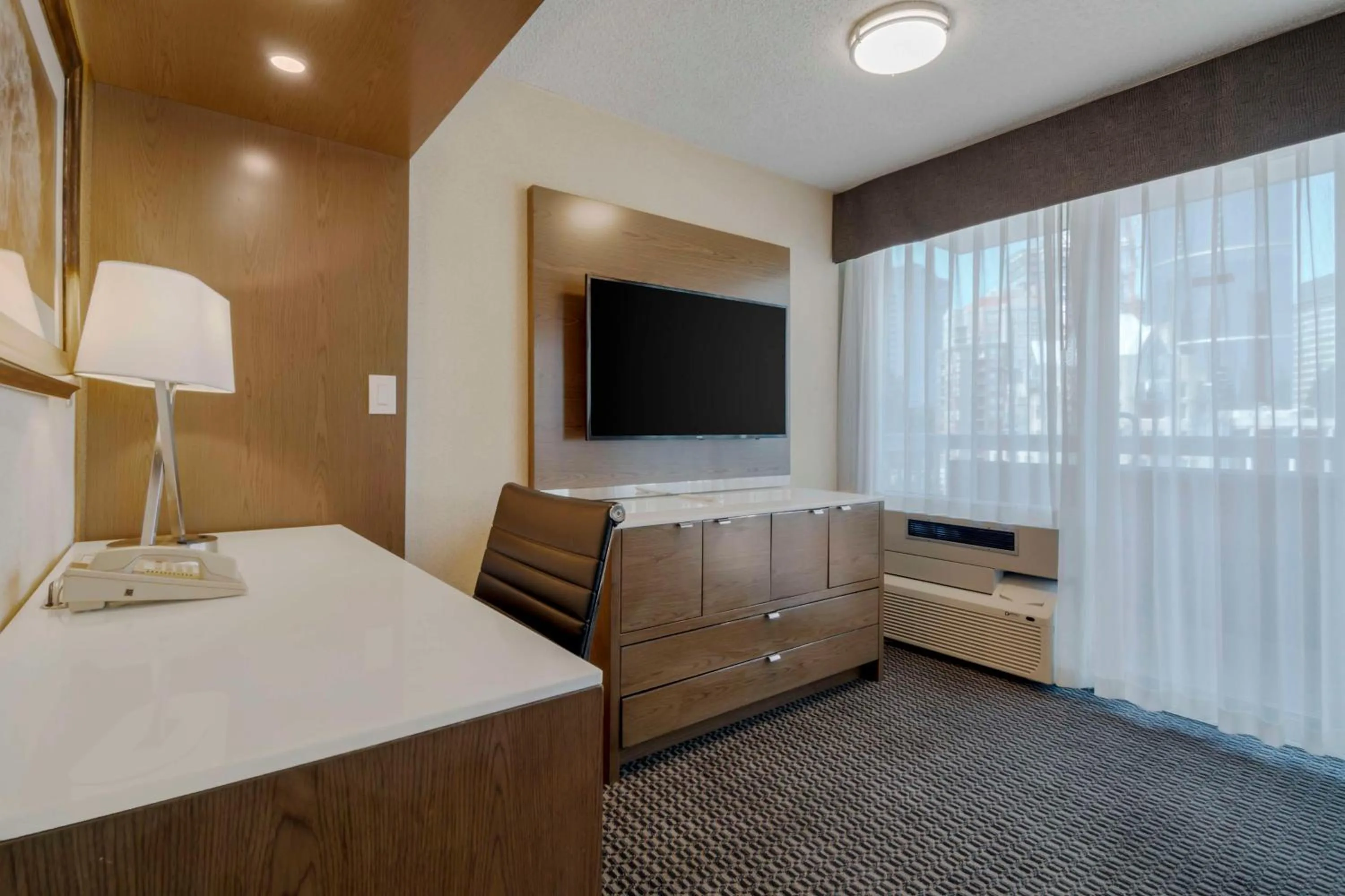 Bedroom, Bed in Best Western Premier Chateau Granville Hotel & Suites & Conference Centre