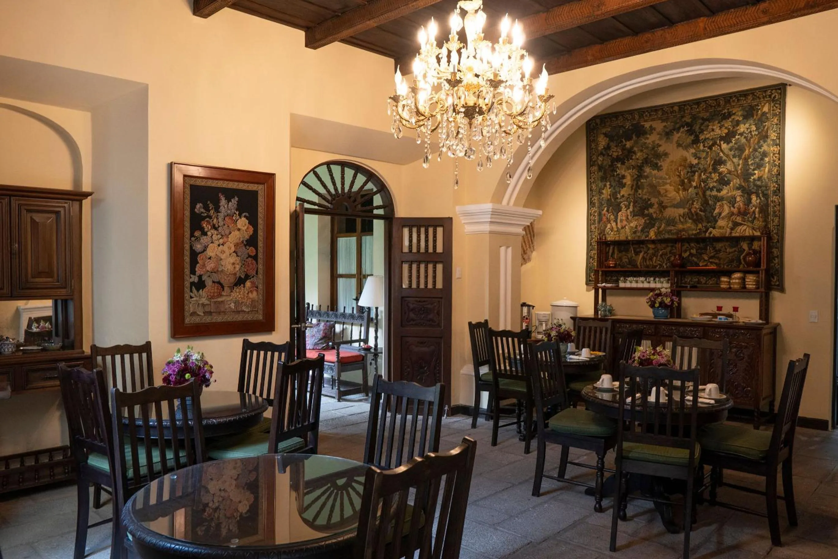 Restaurant/places to eat in Casa Noble Hotel