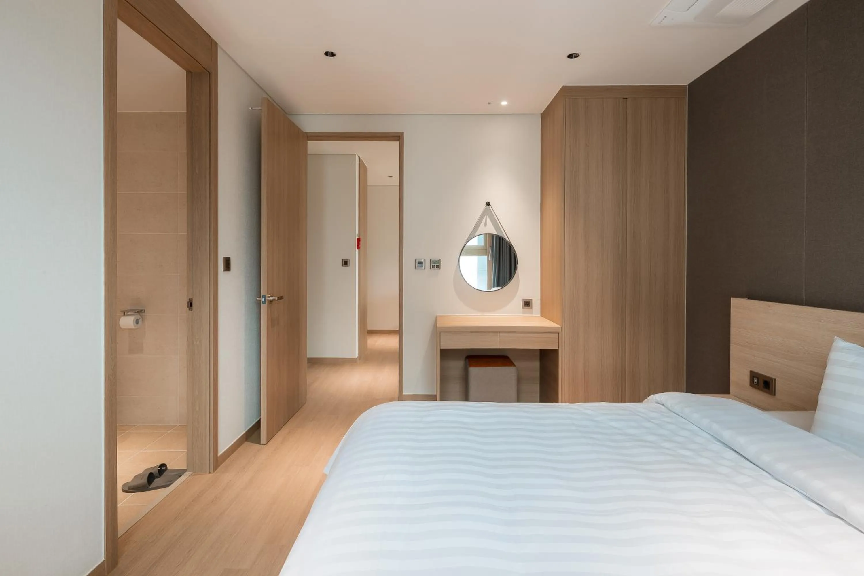 Photo of the whole room, Bed in Chestertons Sokcho