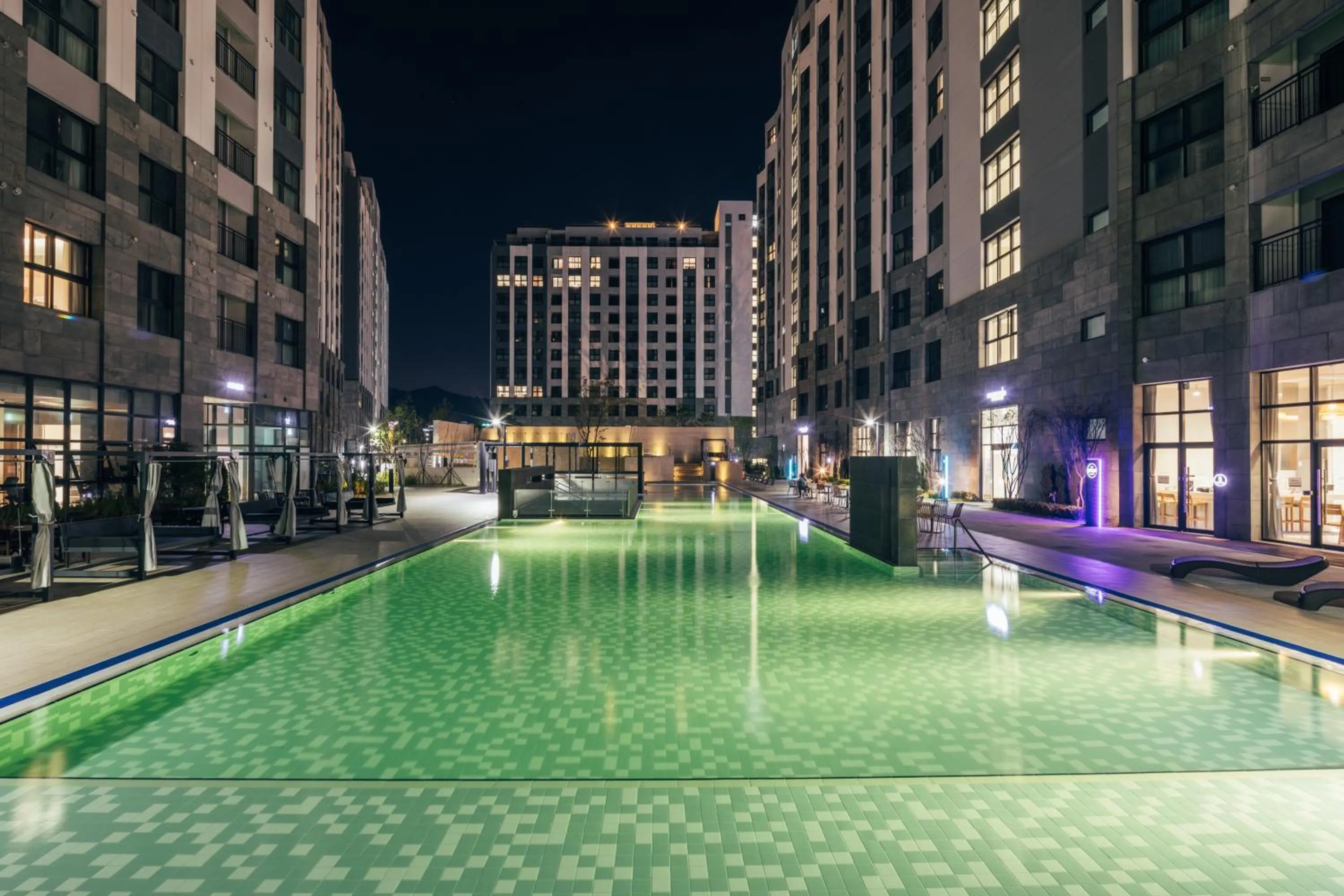Swimming pool in Chestertons Sokcho