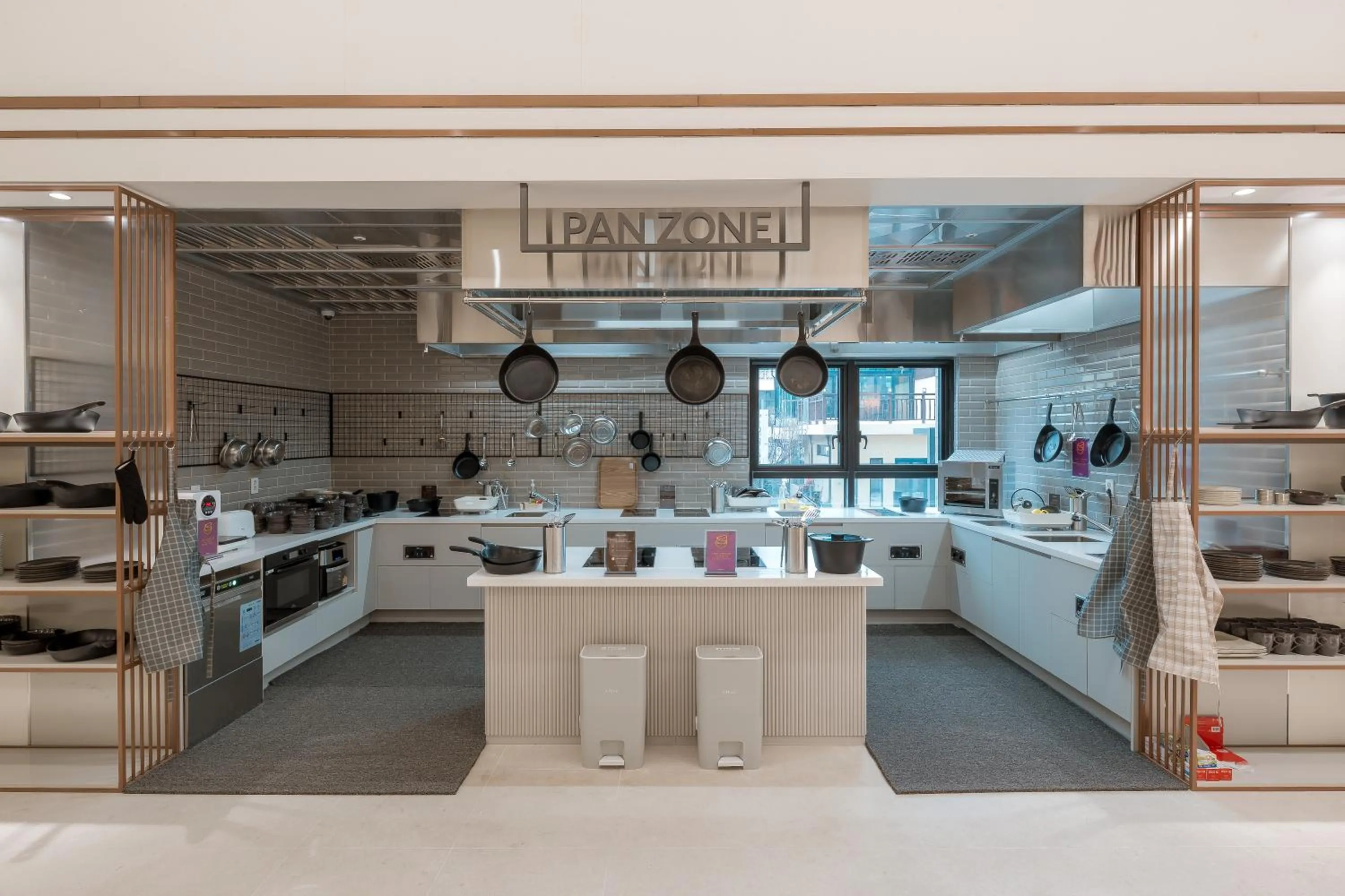 Communal kitchen in Chestertons Sokcho