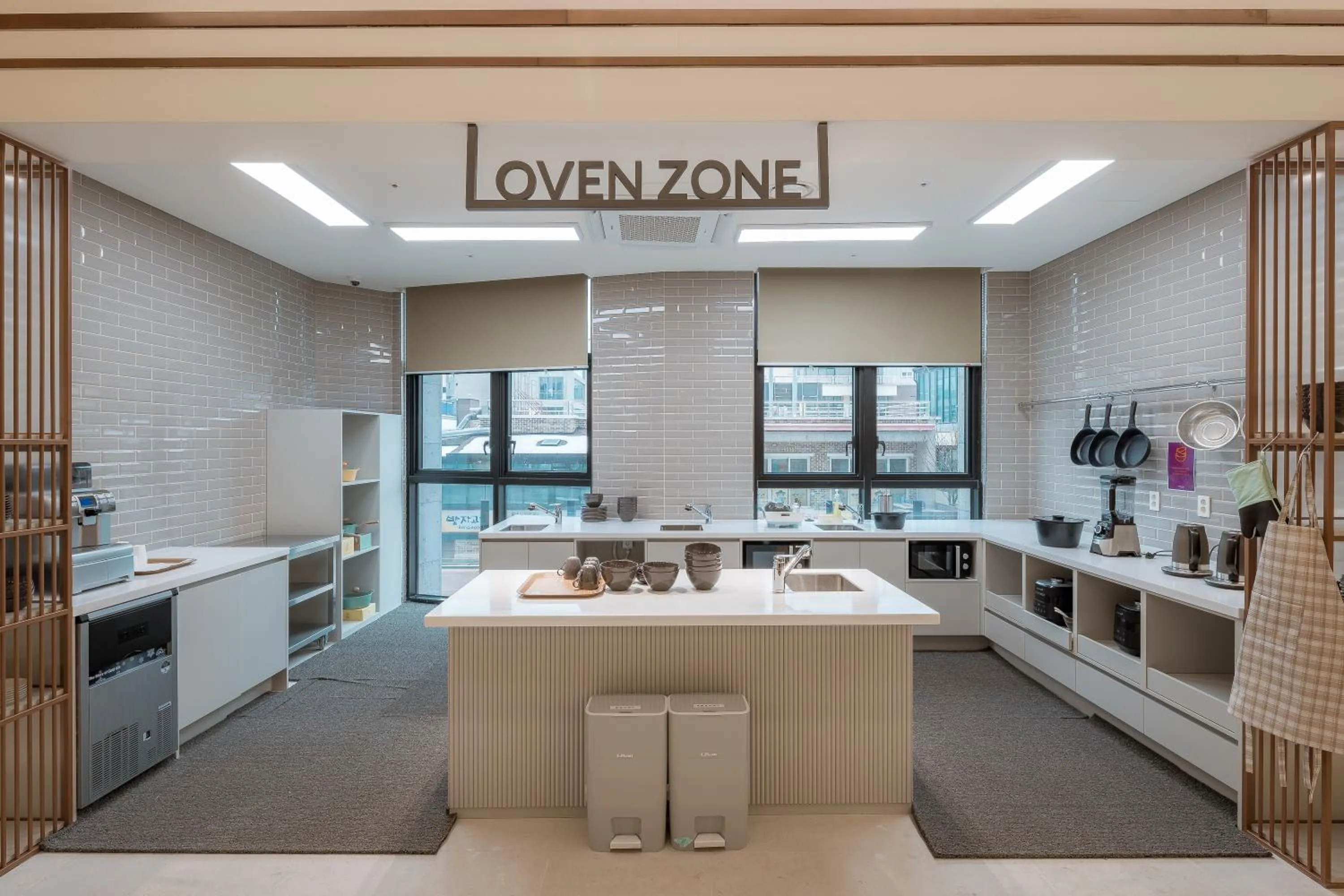 Communal kitchen in Chestertons Sokcho