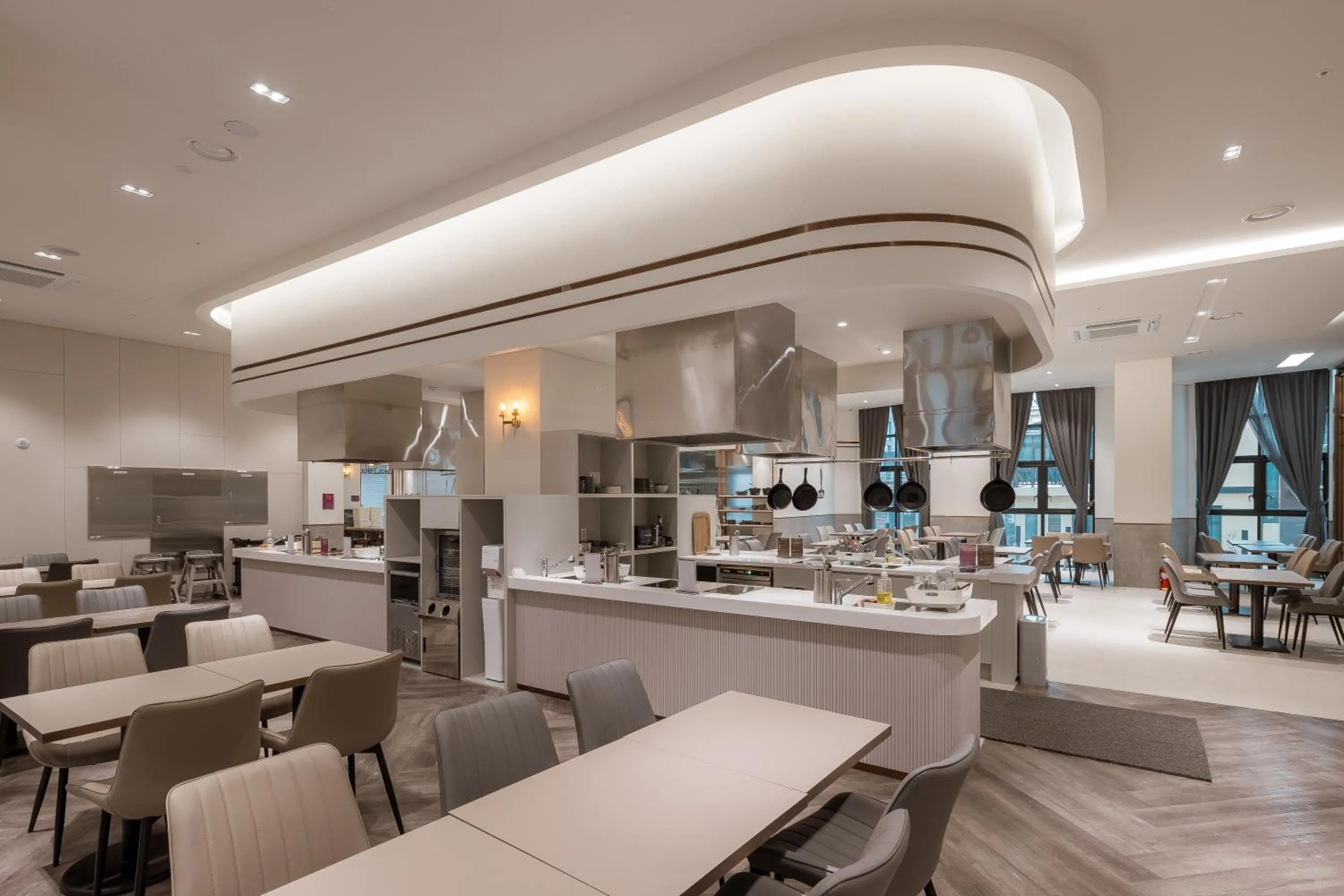 Communal kitchen in Chestertons Sokcho