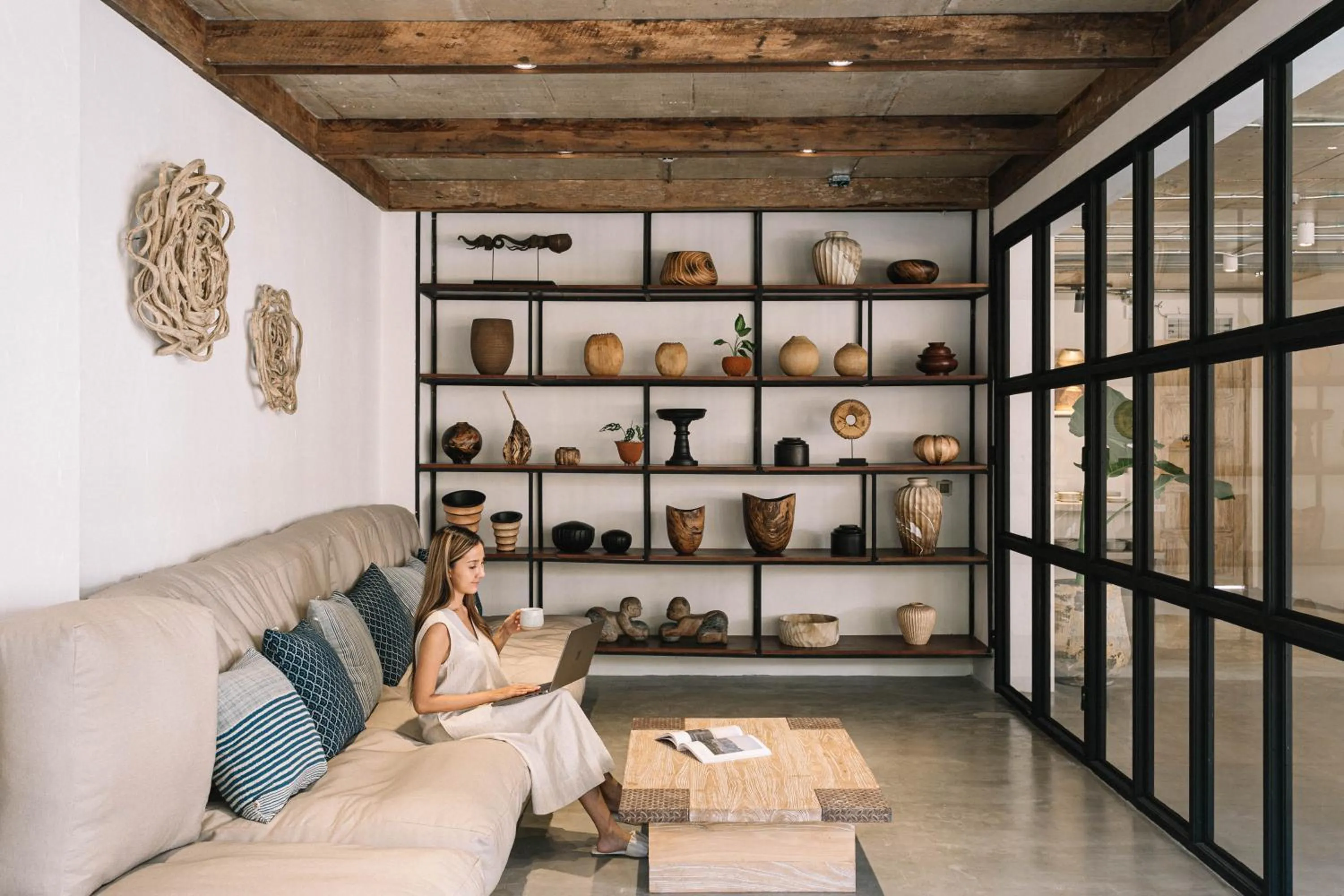 Seating area in Glory Wabi Sabi Hotel 清迈古城荣耀侘寂酒店