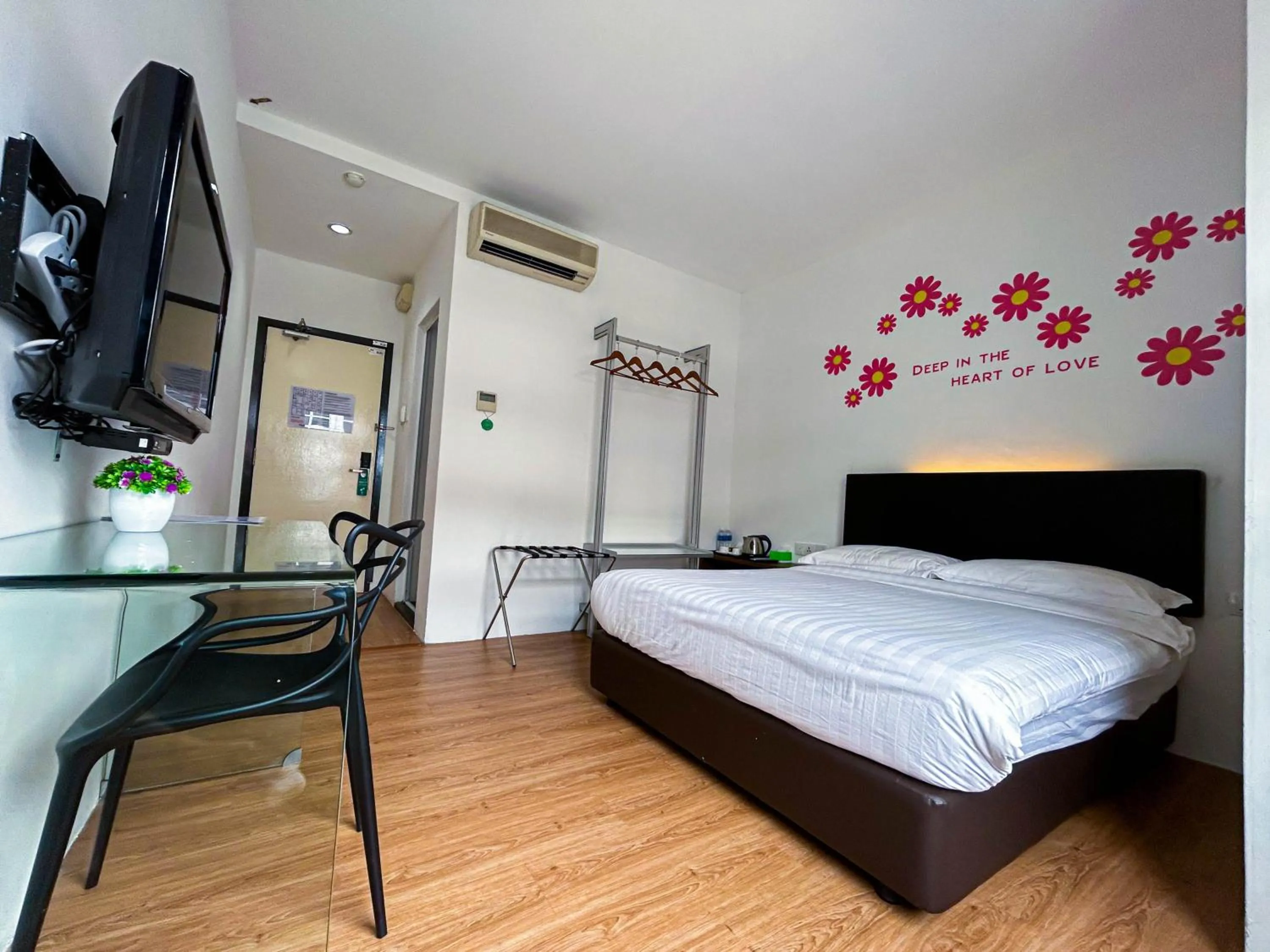 Bedroom, Bed in Cel Hotel