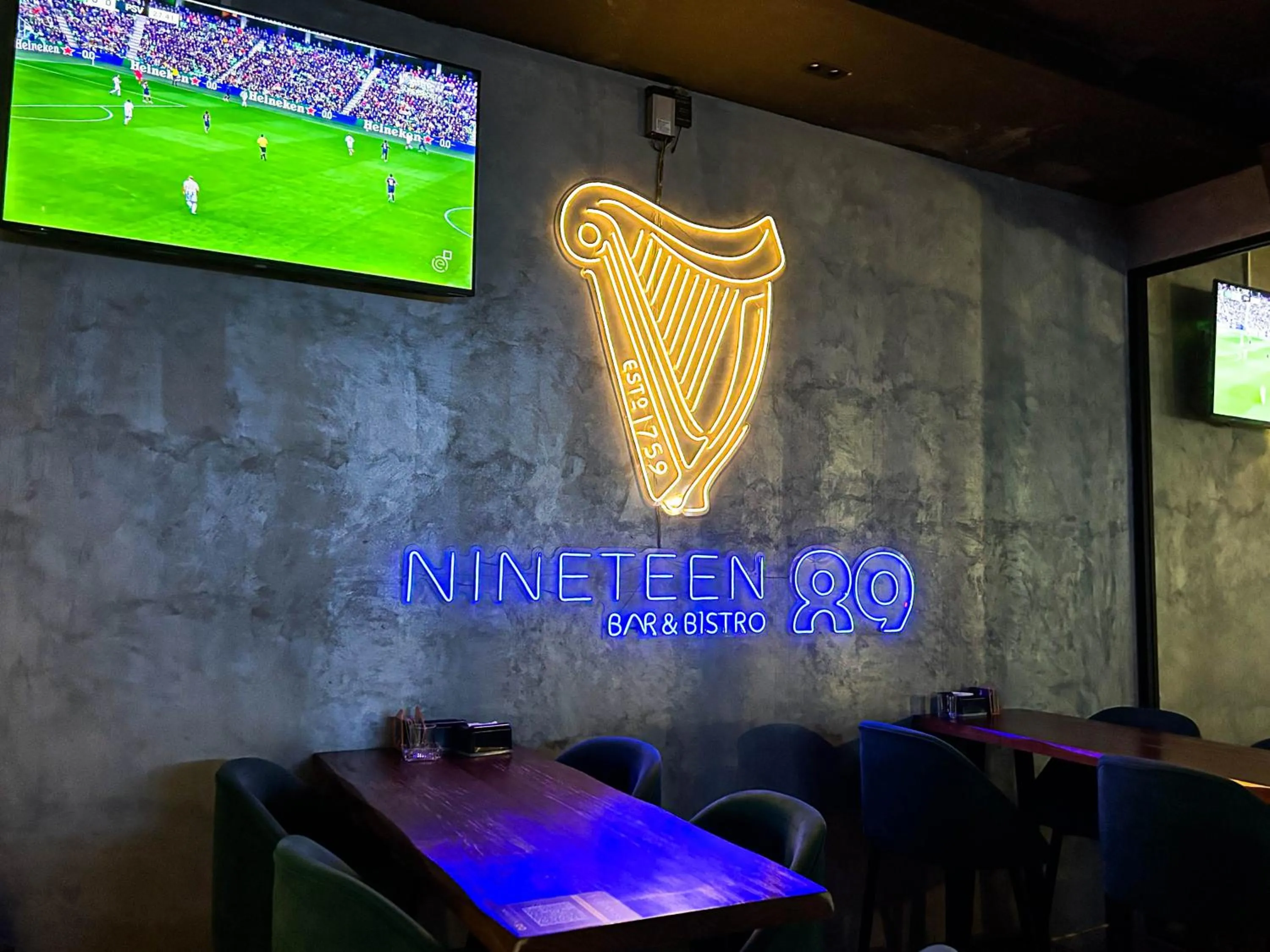 Restaurant/places to eat in Cel Hotel