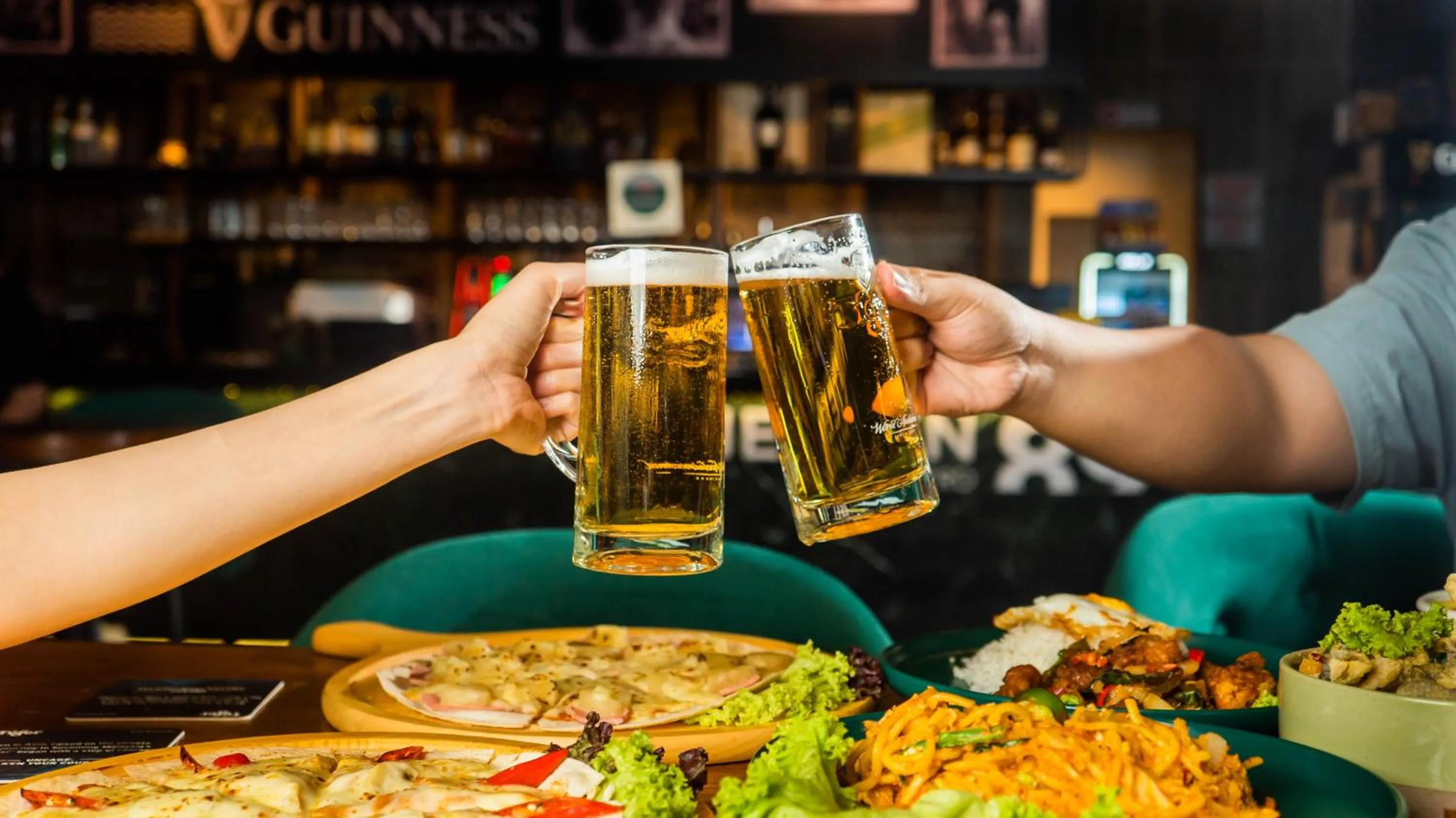 Restaurant/places to eat in Cel Hotel