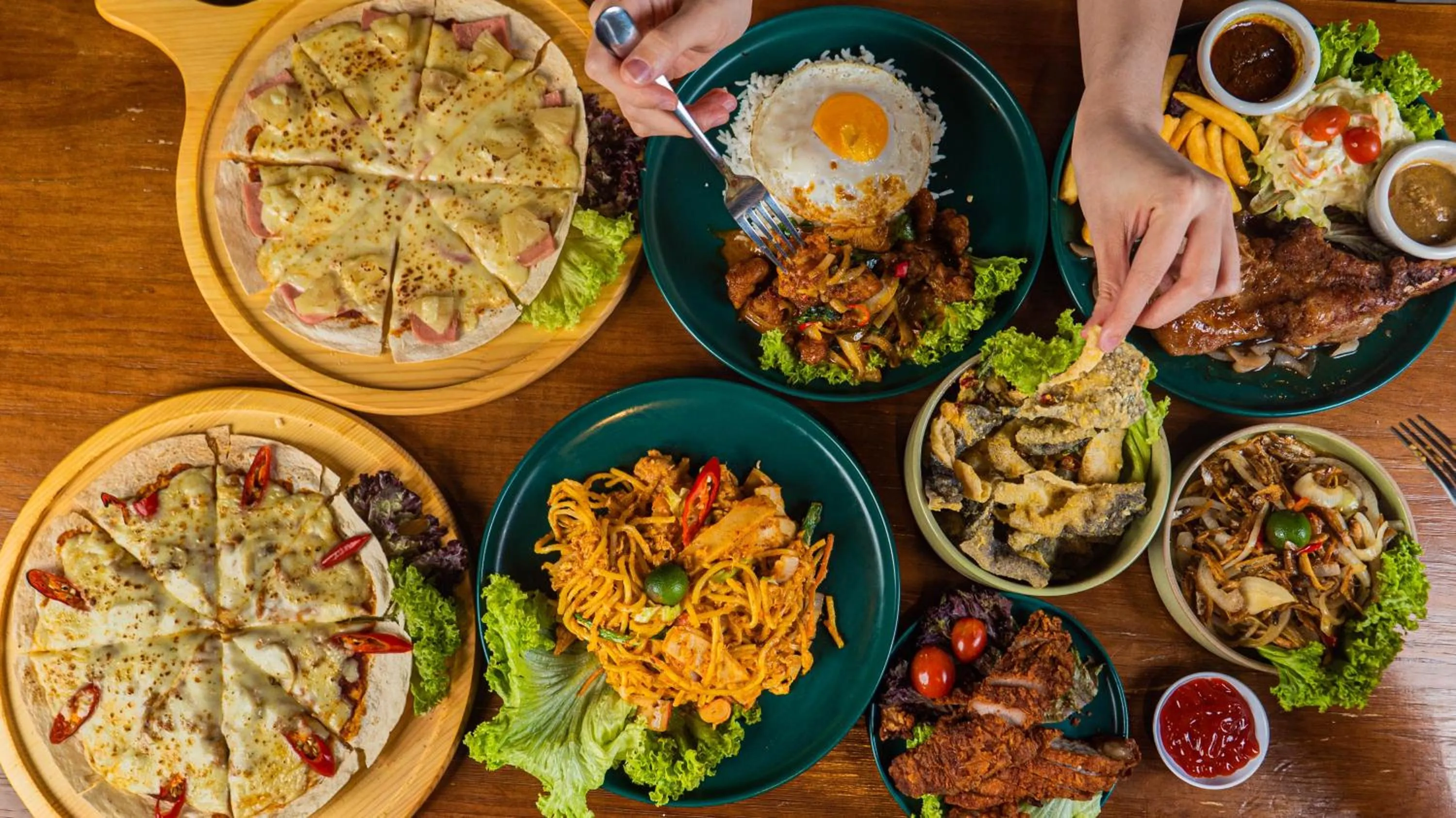 Restaurant/places to eat in Cel Hotel