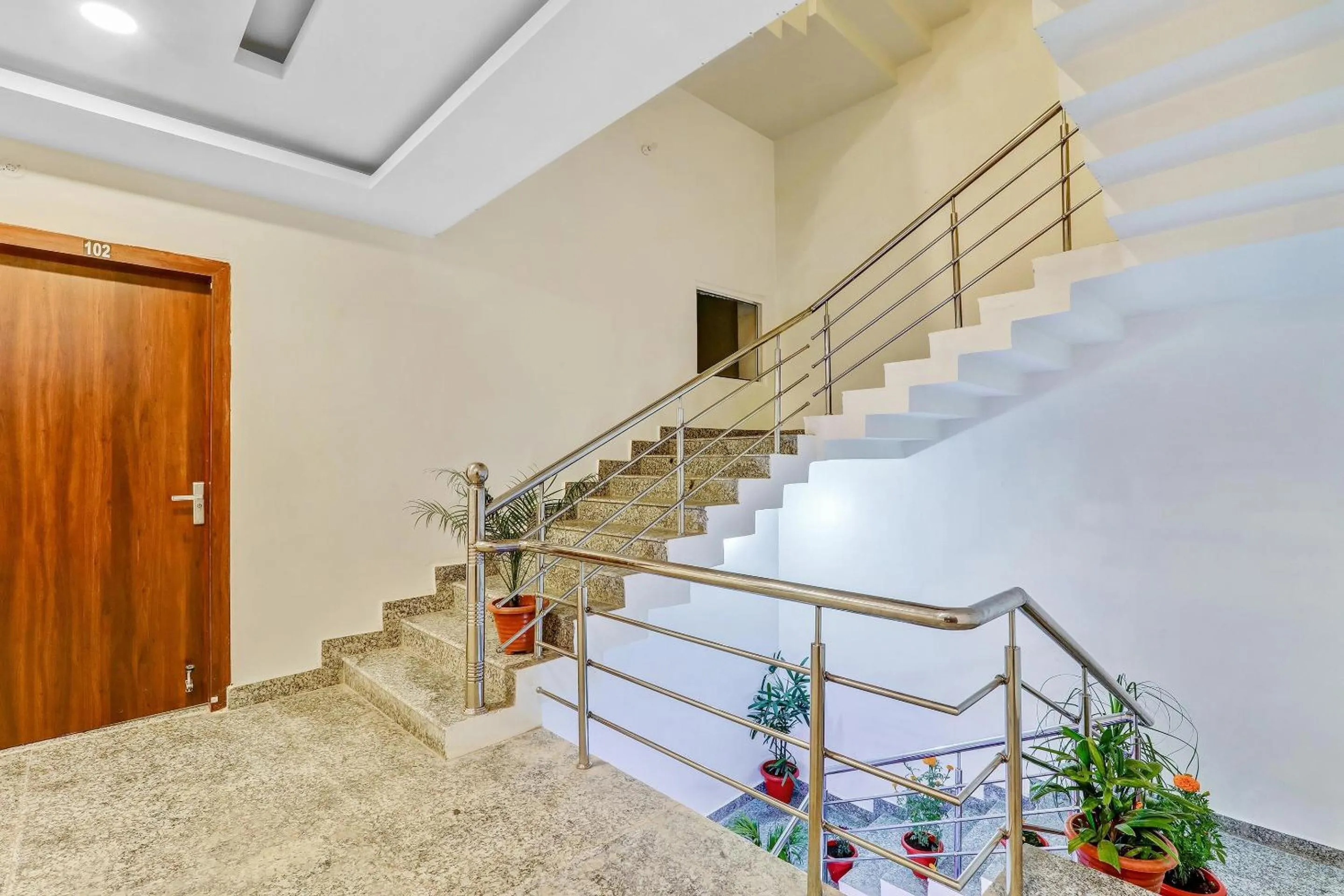 Lobby or reception in Super Collection O Yamuna Palace Near Gomti Riverfront Park