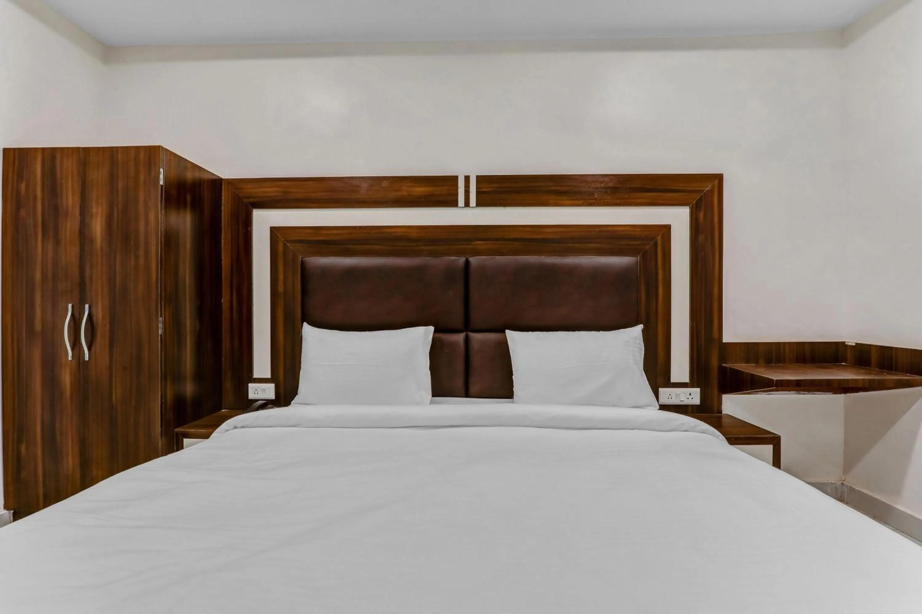 Bedroom, Bed in Super Collection O Yamuna Palace Near Gomti Riverfront Park