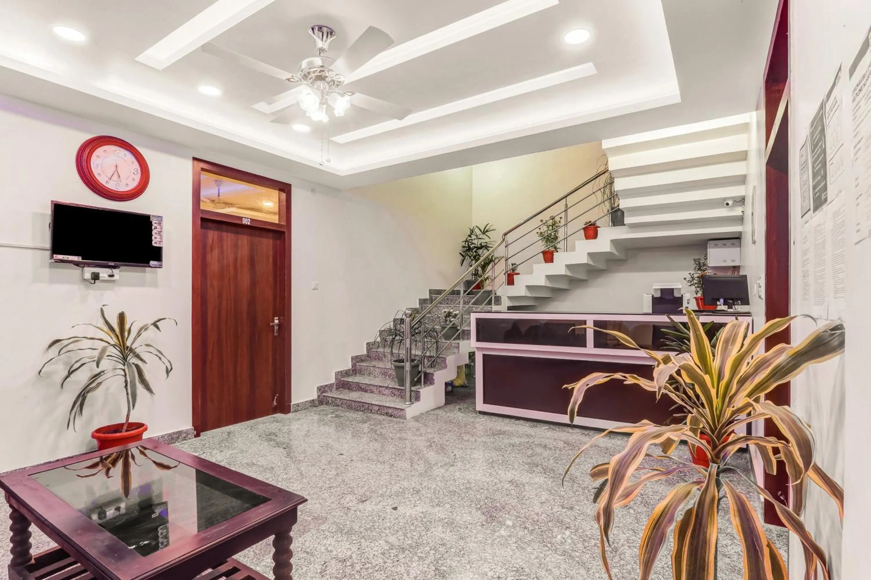 Lobby or reception in Super Collection O Yamuna Palace Near Gomti Riverfront Park