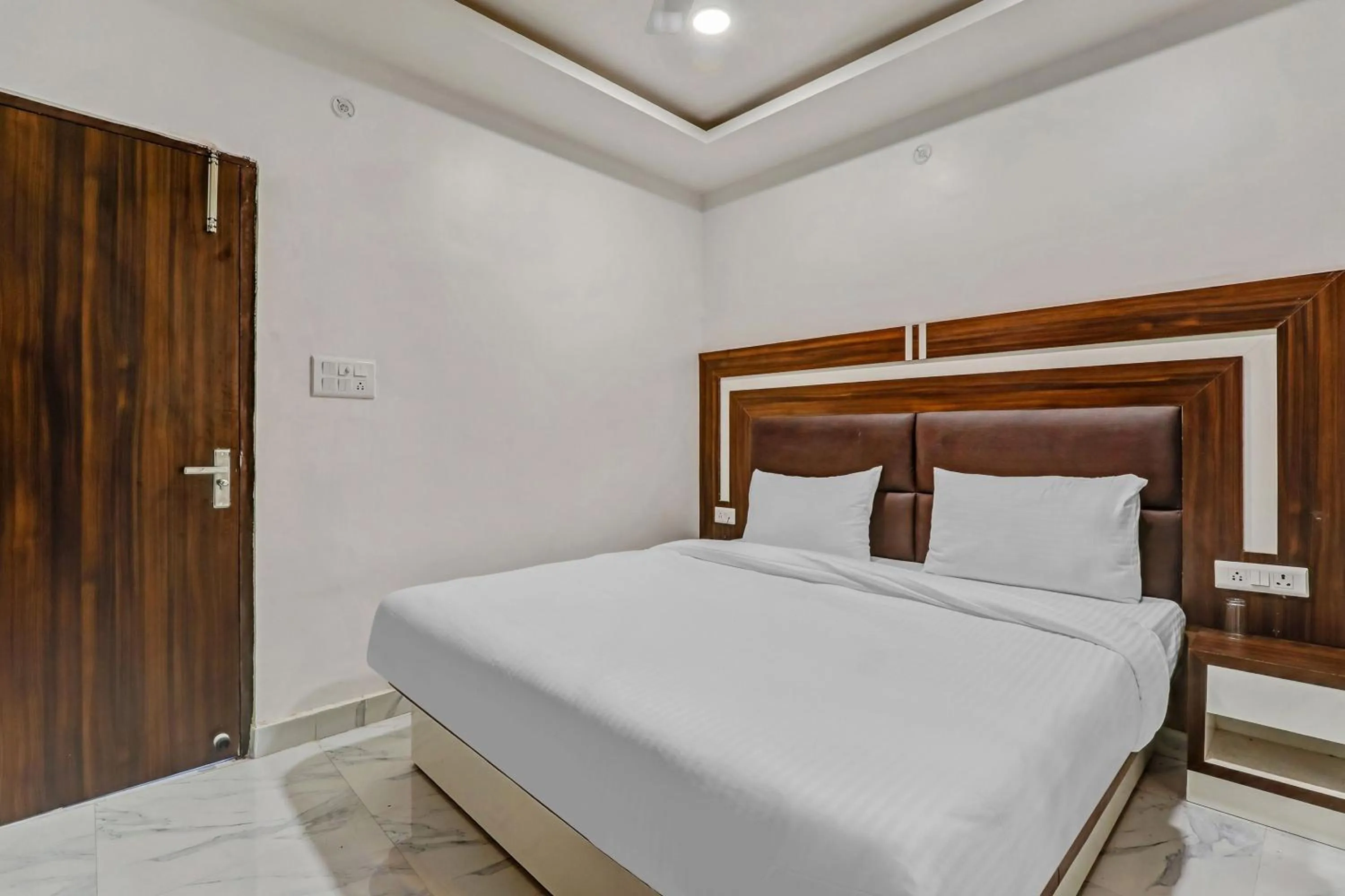 Bedroom, Bed in Super Collection O Yamuna Palace Near Gomti Riverfront Park