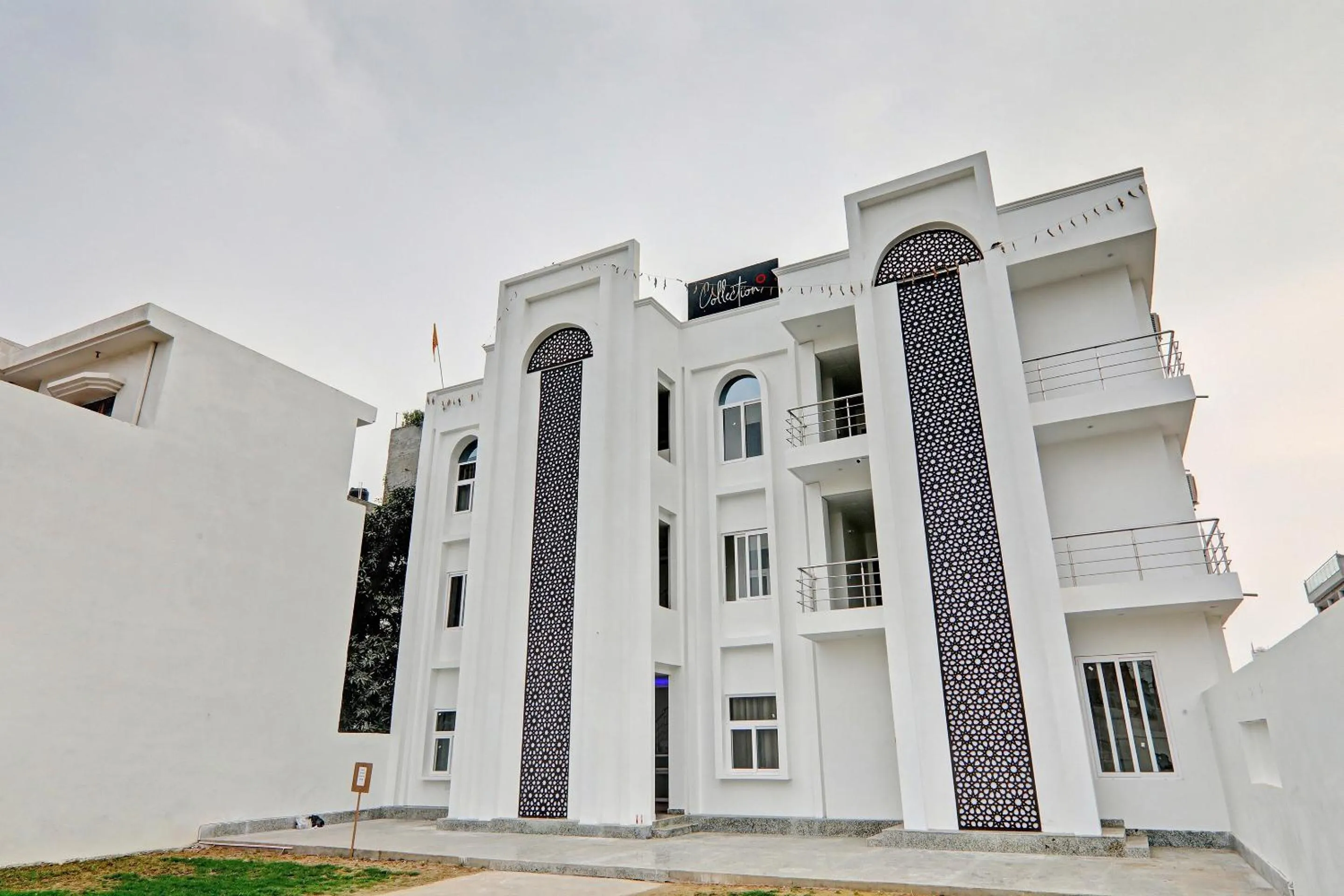 Facade/entrance in Super Collection O Yamuna Palace Near Gomti Riverfront Park