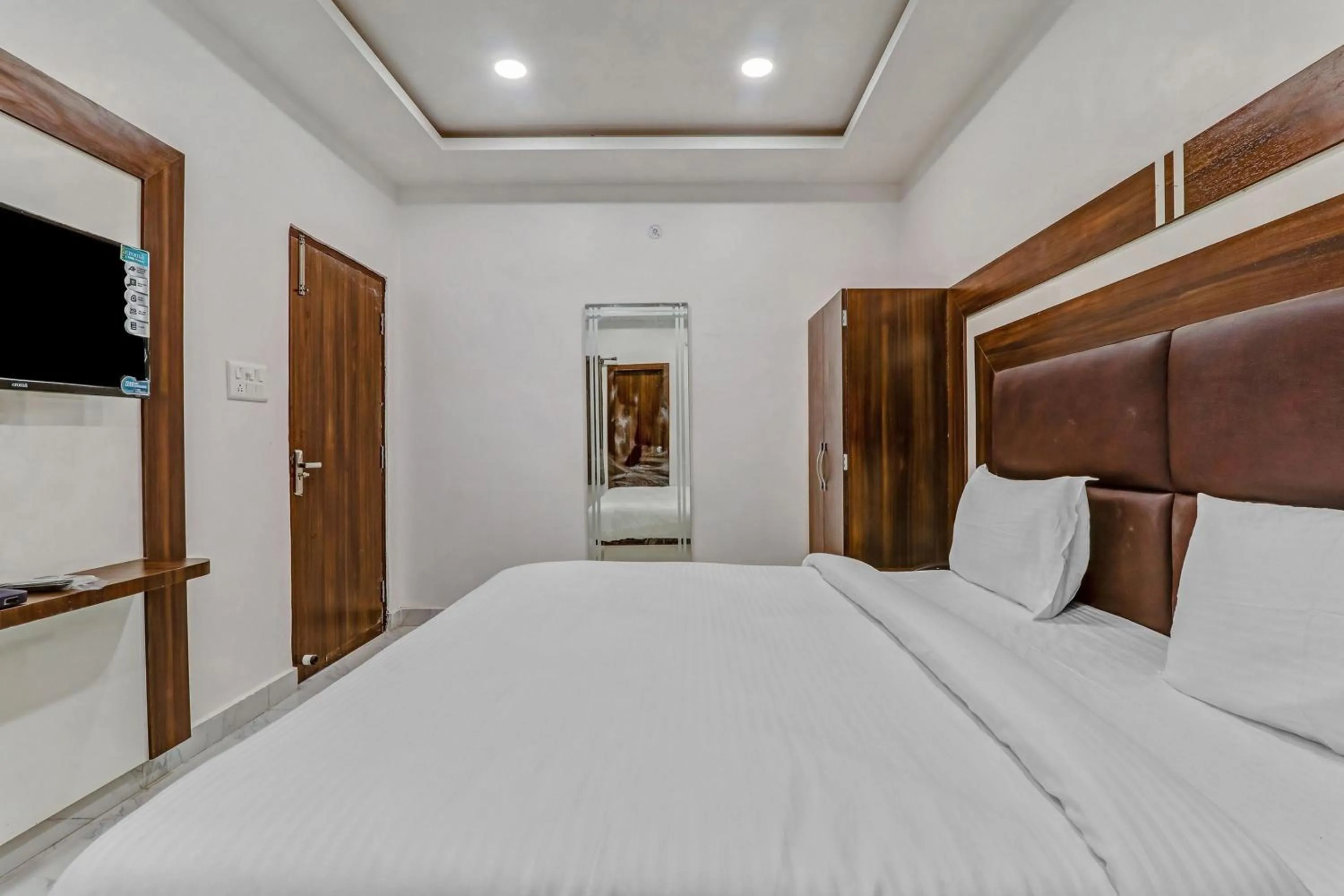 Bedroom, Bed in Super Collection O Yamuna Palace Near Gomti Riverfront Park