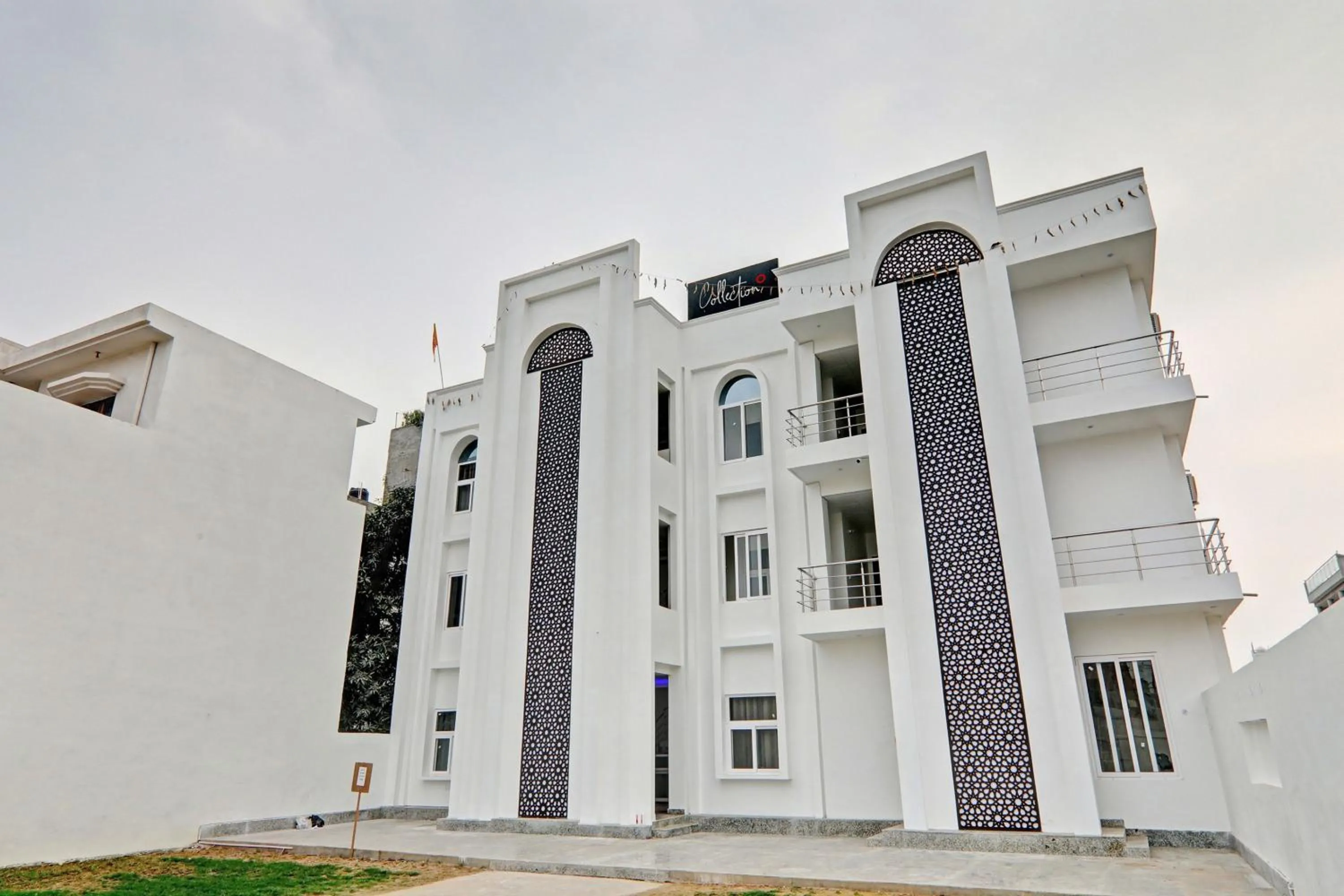 Facade/entrance in Super Collection O Yamuna Palace Near Gomti Riverfront Park