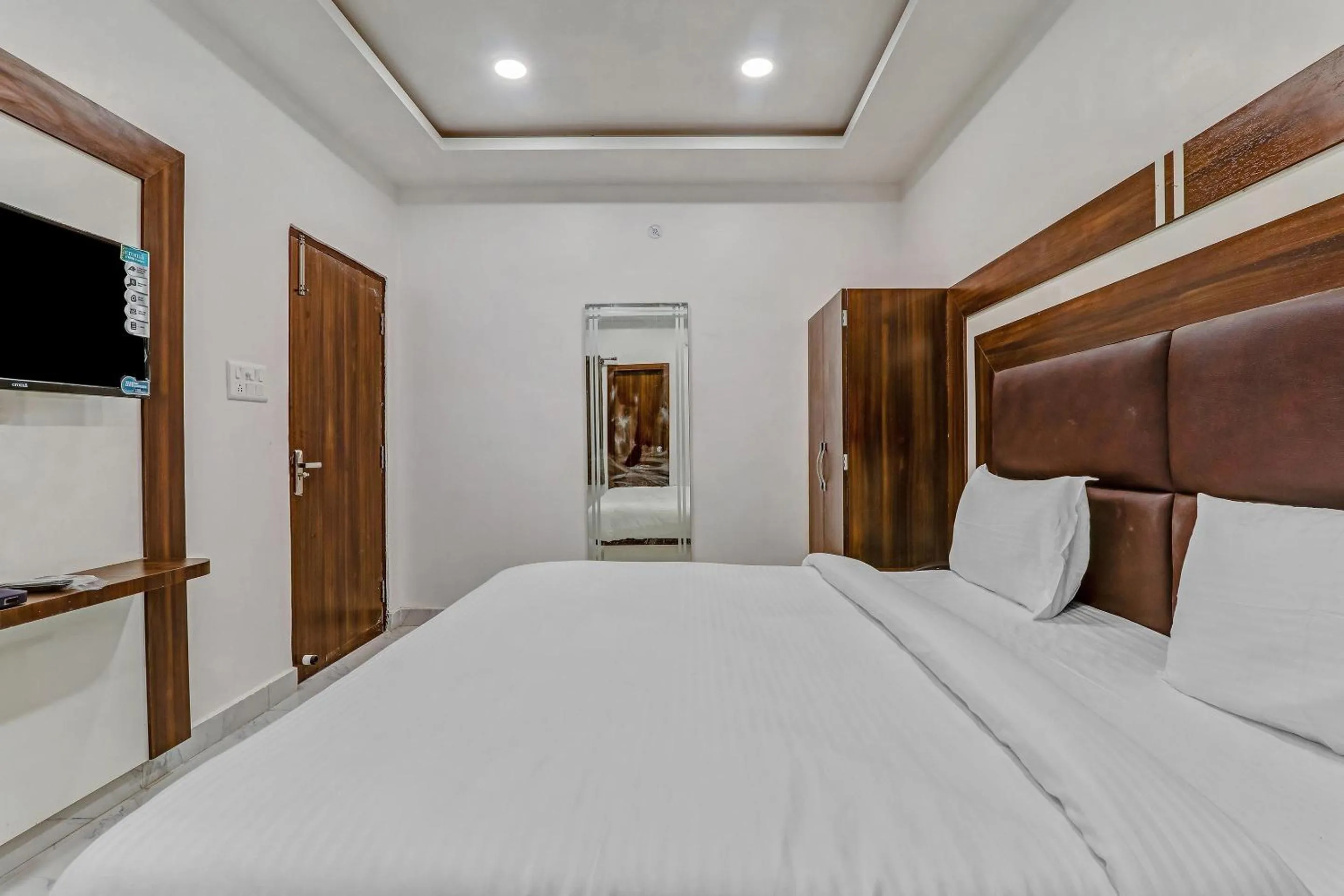 Bedroom, Bed in Super Collection O Yamuna Palace Near Gomti Riverfront Park