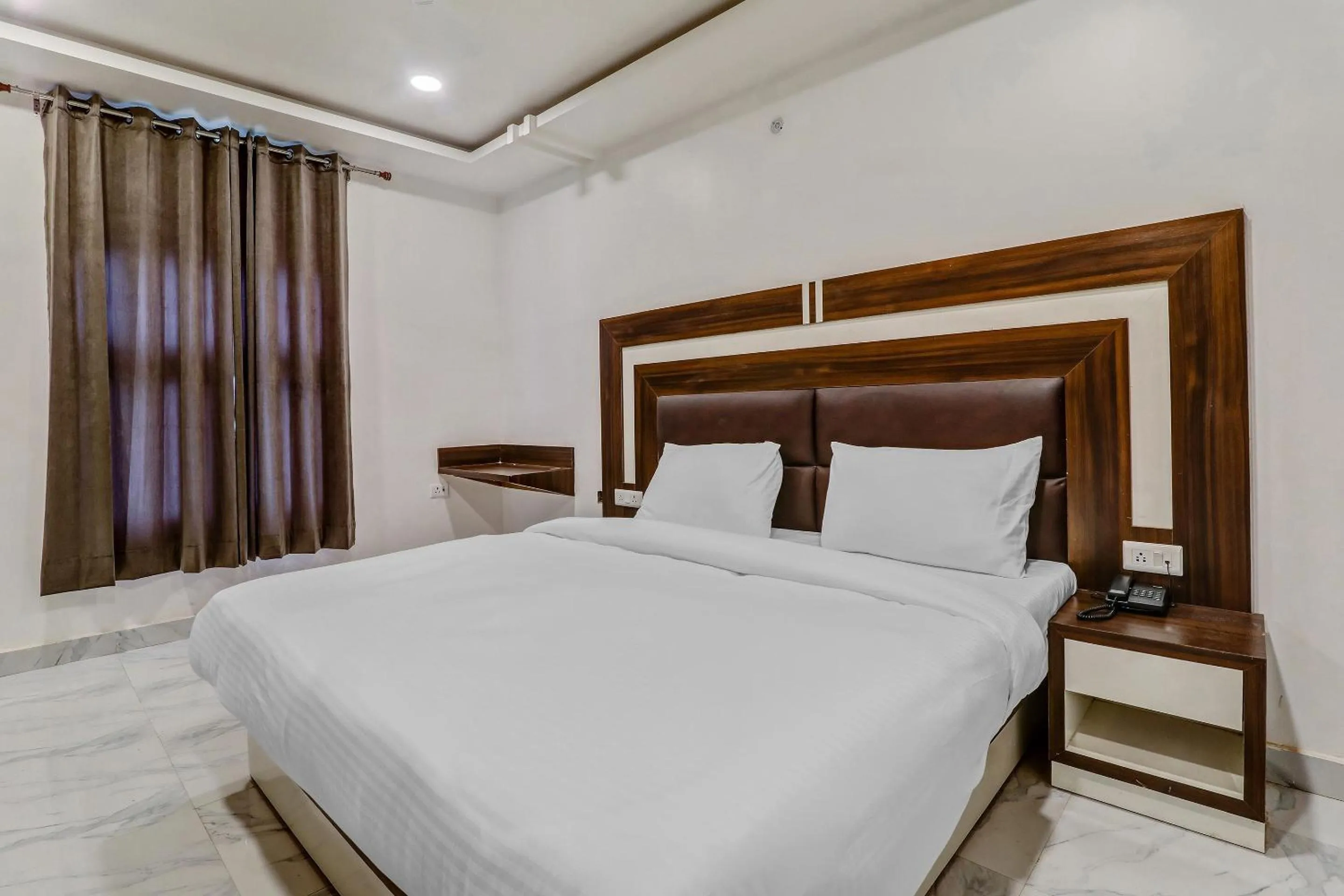 Bedroom, Bed in Super Collection O Yamuna Palace Near Gomti Riverfront Park