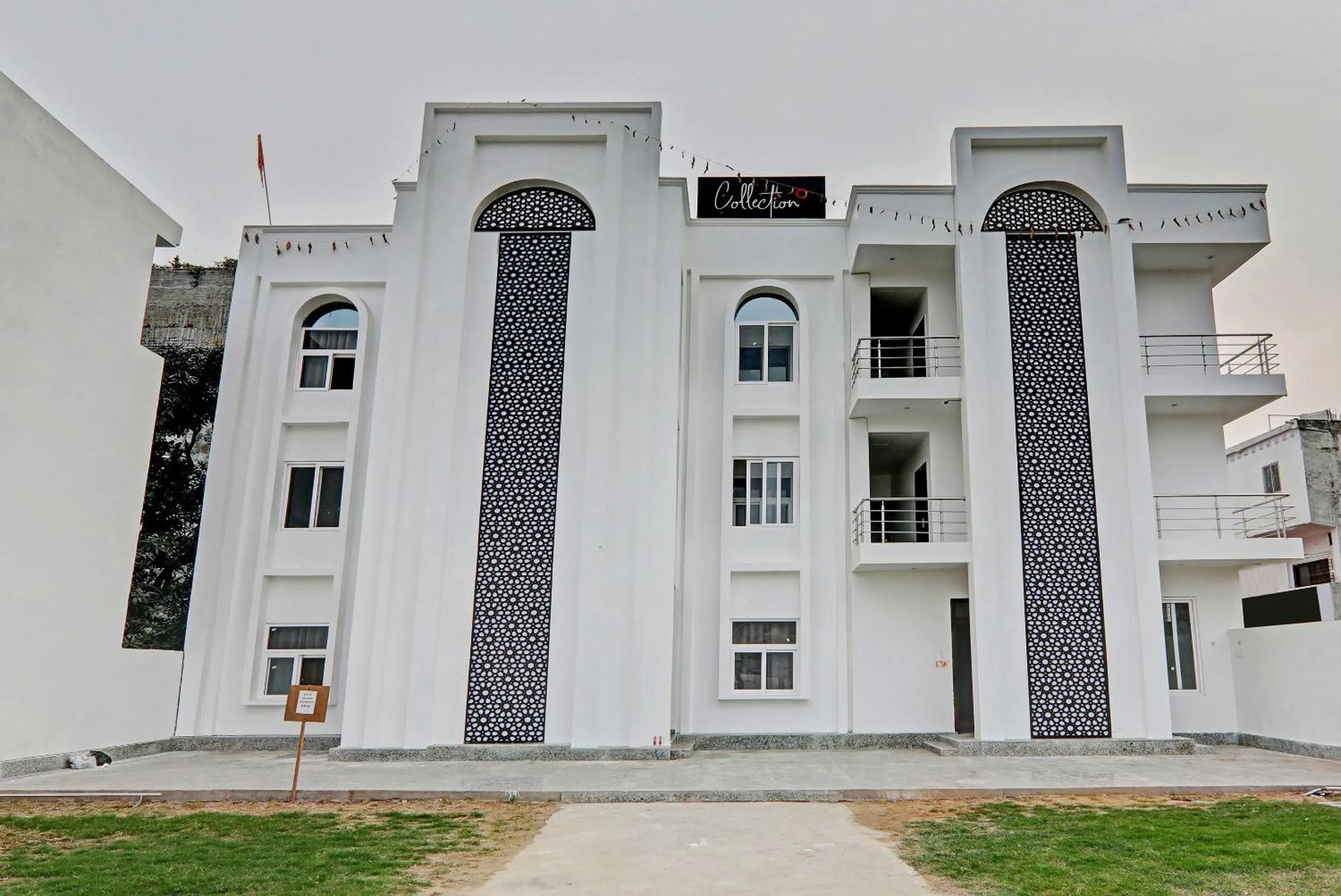 Facade/entrance in Super Collection O Yamuna Palace Near Gomti Riverfront Park