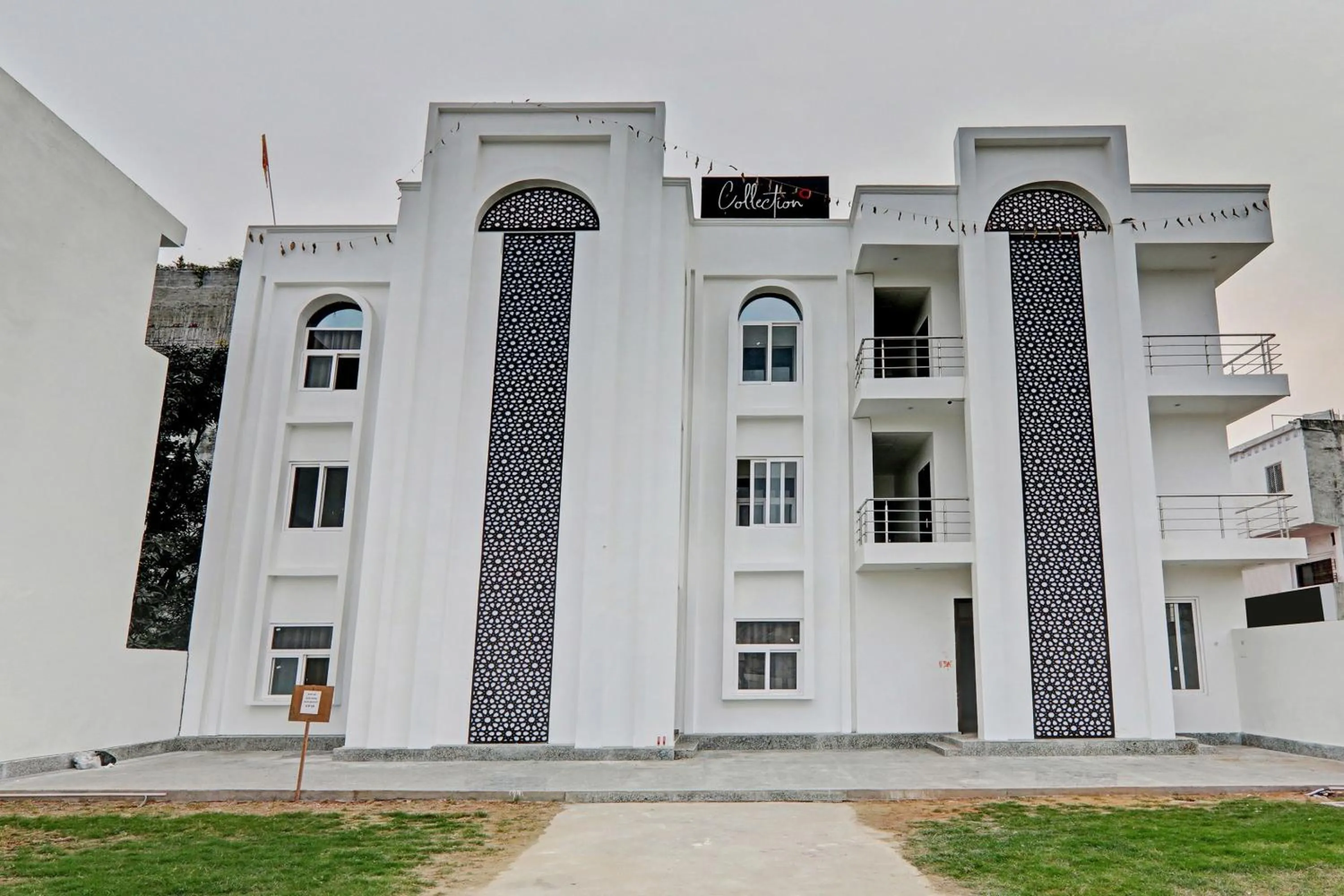 Facade/entrance in Super Collection O Yamuna Palace Near Gomti Riverfront Park