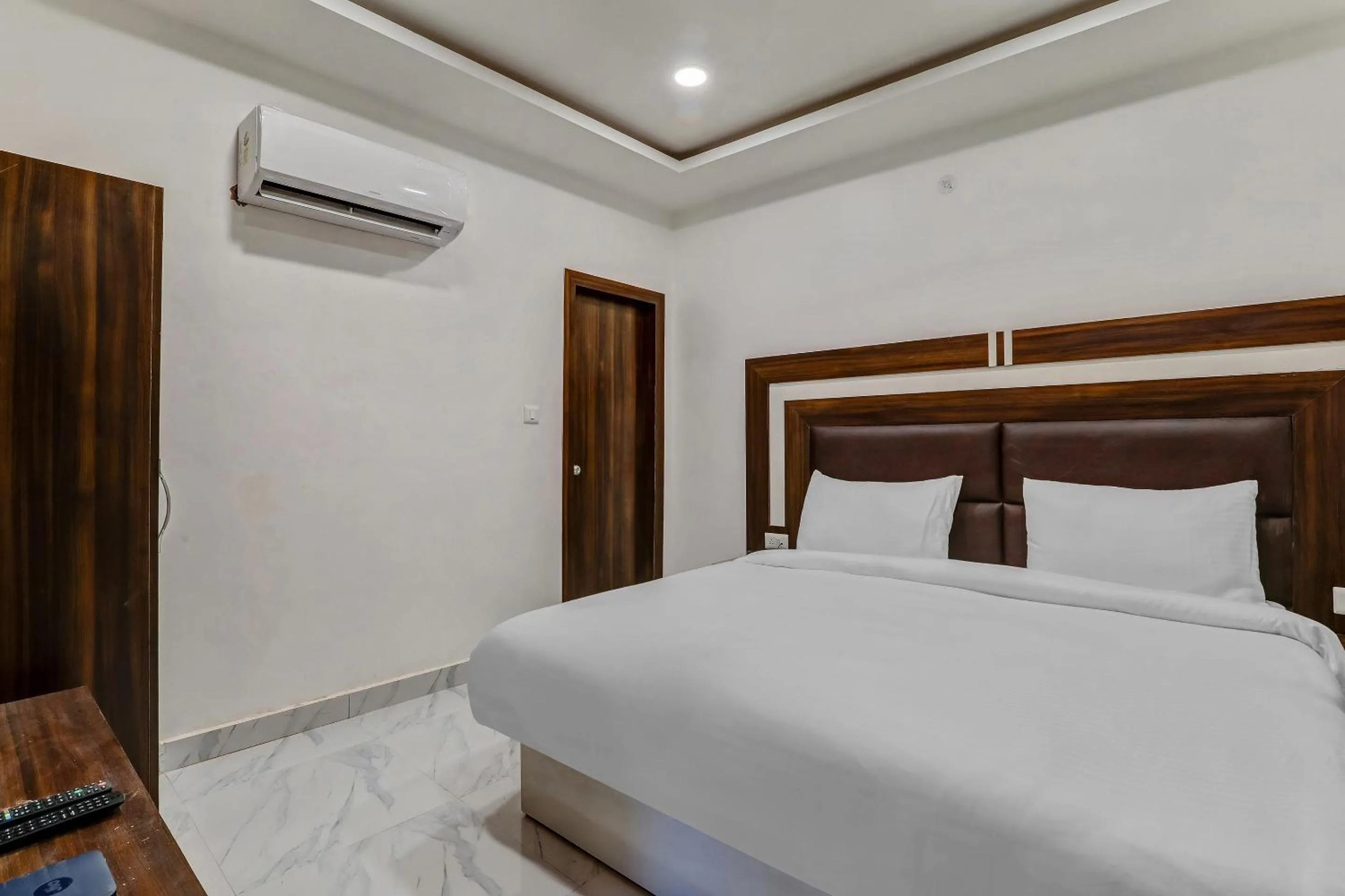 Bedroom, Bed in Super Collection O Yamuna Palace Near Gomti Riverfront Park