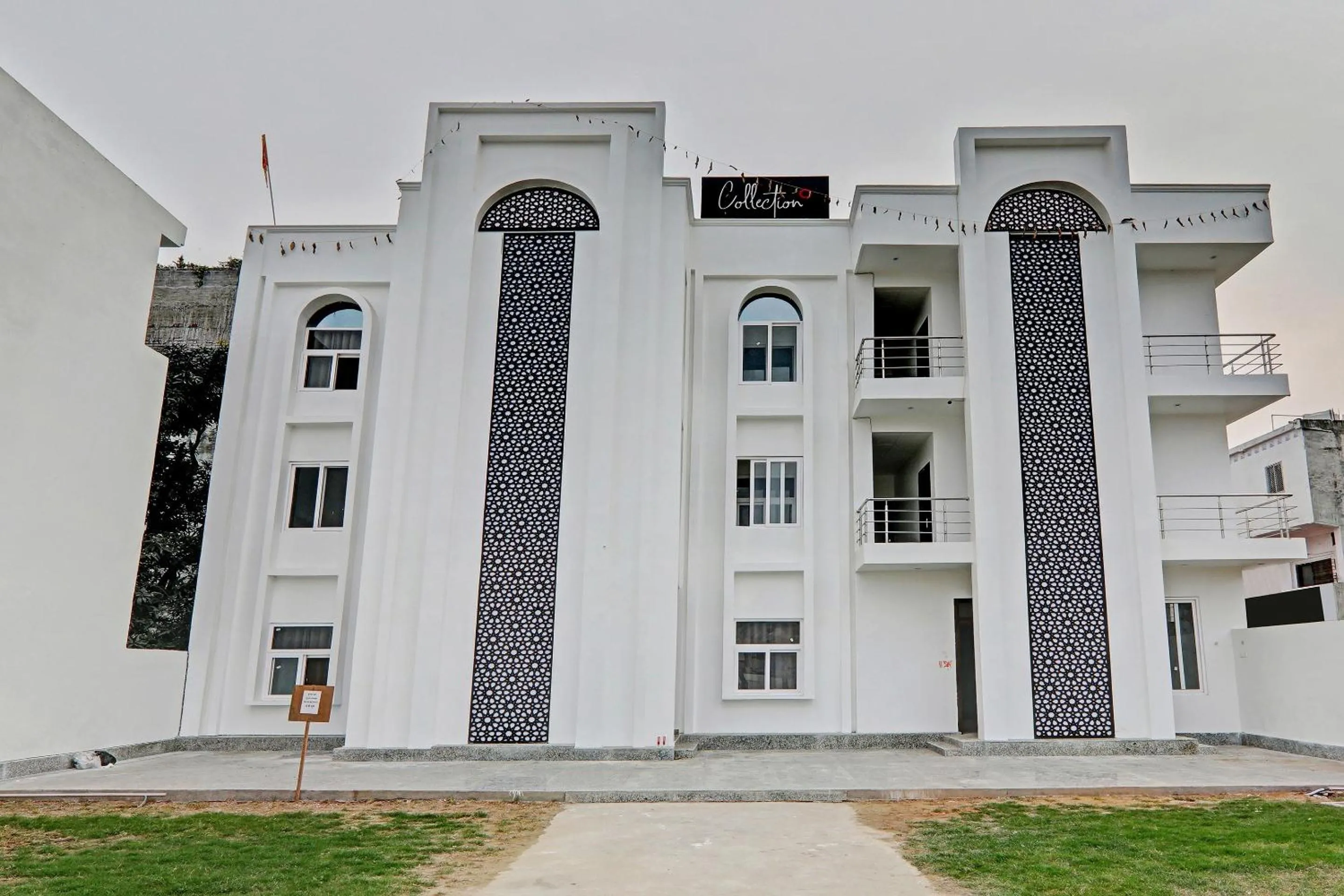 Facade/entrance in Super Collection O Yamuna Palace Near Gomti Riverfront Park