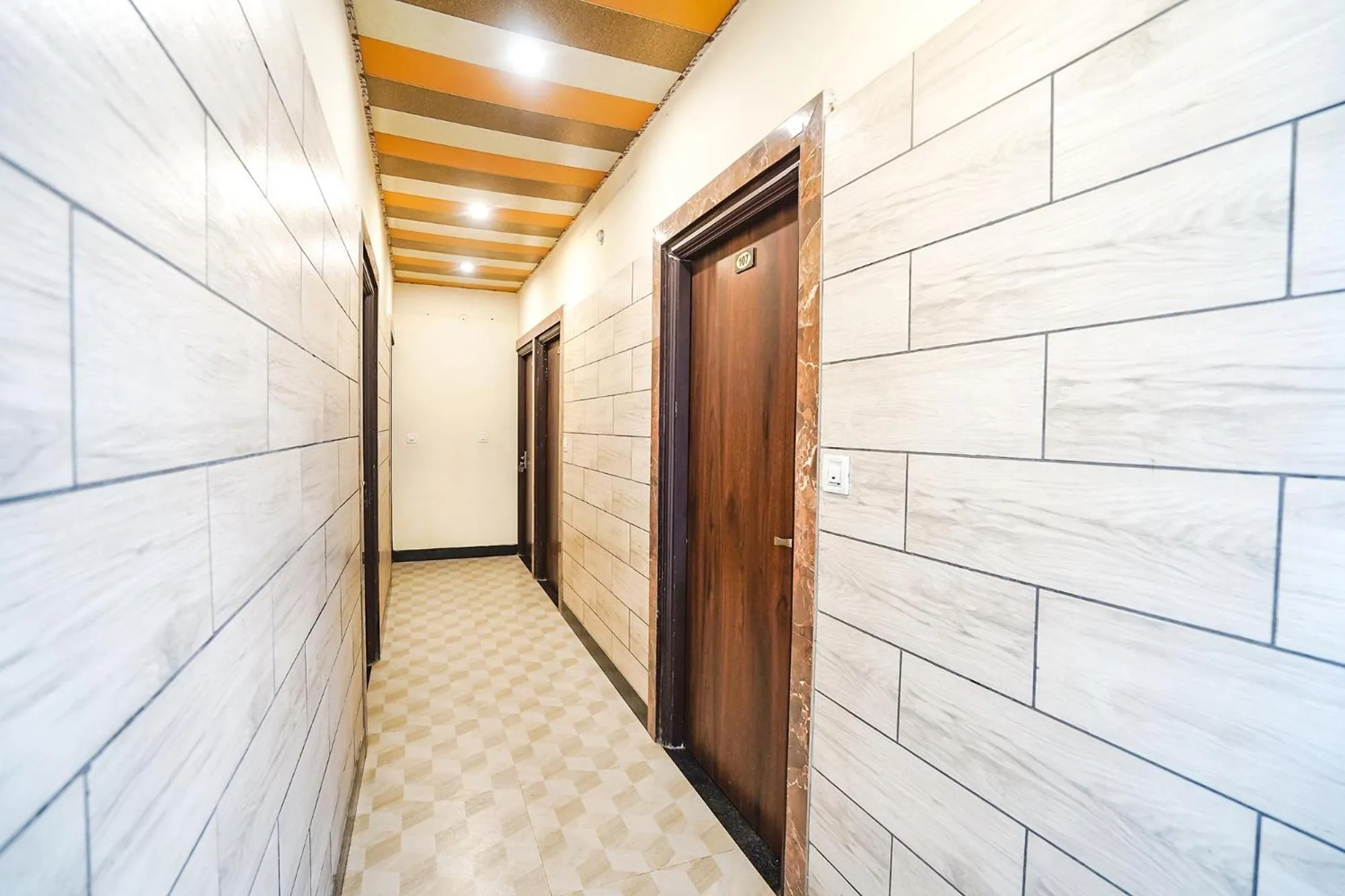 Lobby or reception in FabHotel Krishna Heights