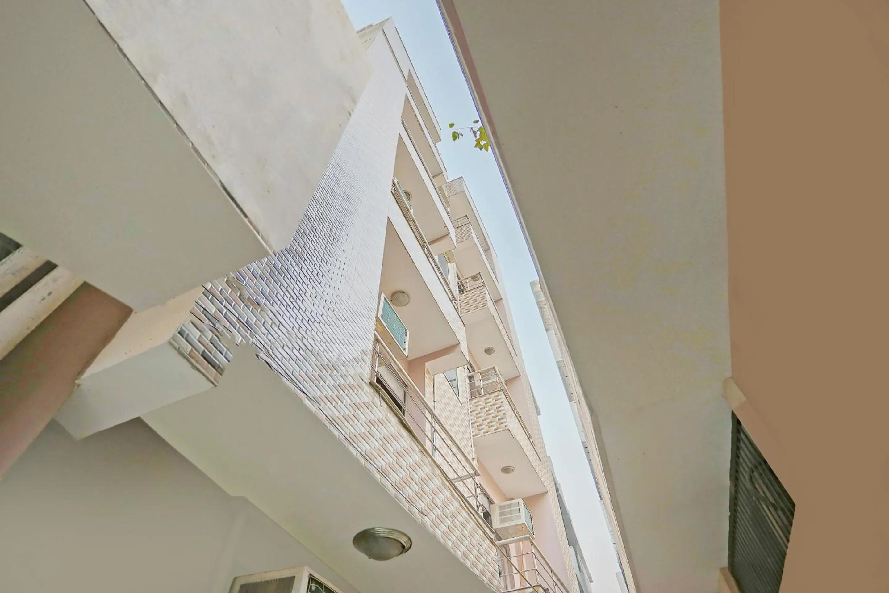 Facade/entrance in Hotel O Sun Villa