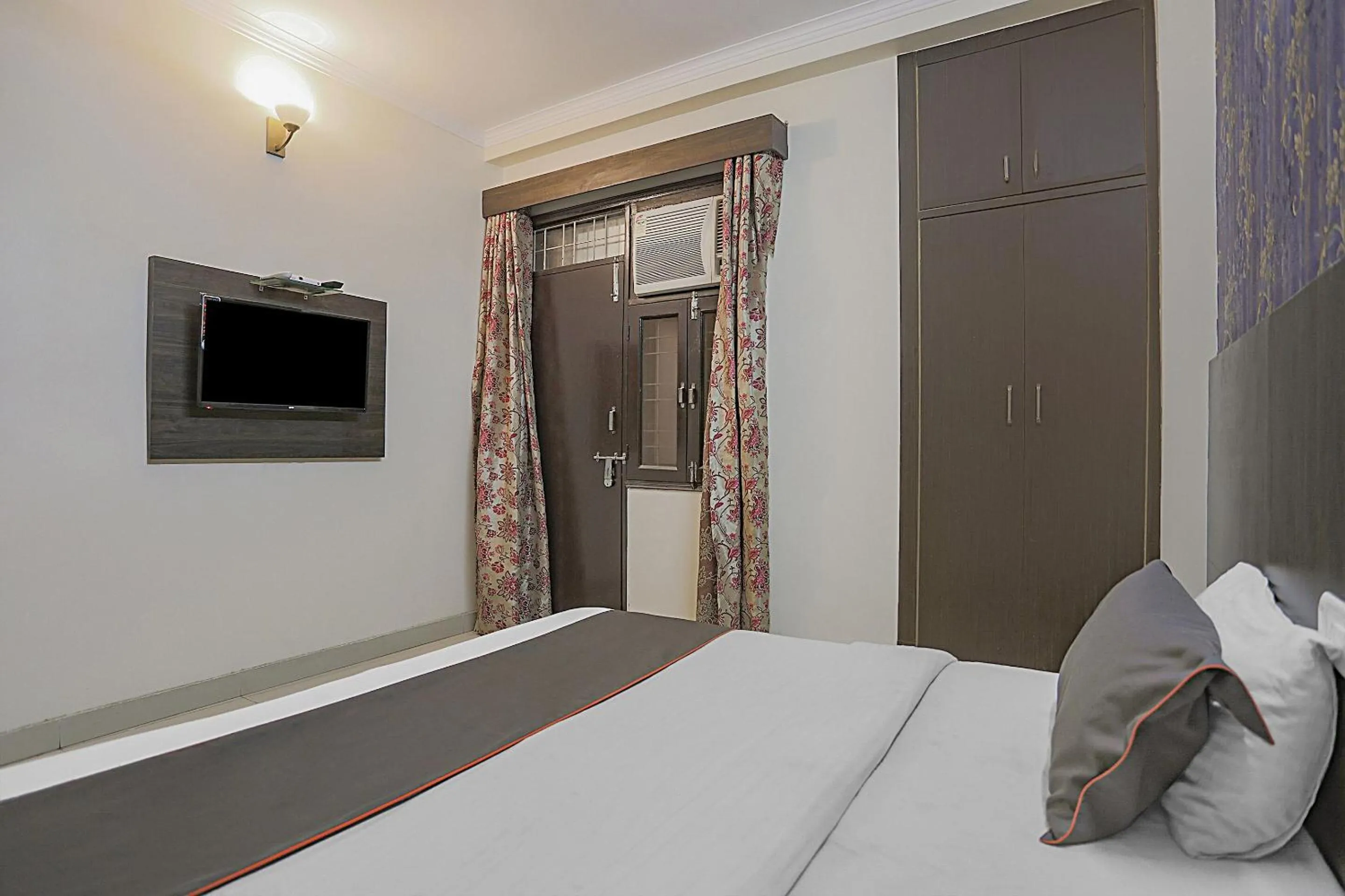 Bedroom, Bed in Hotel O Sun Villa