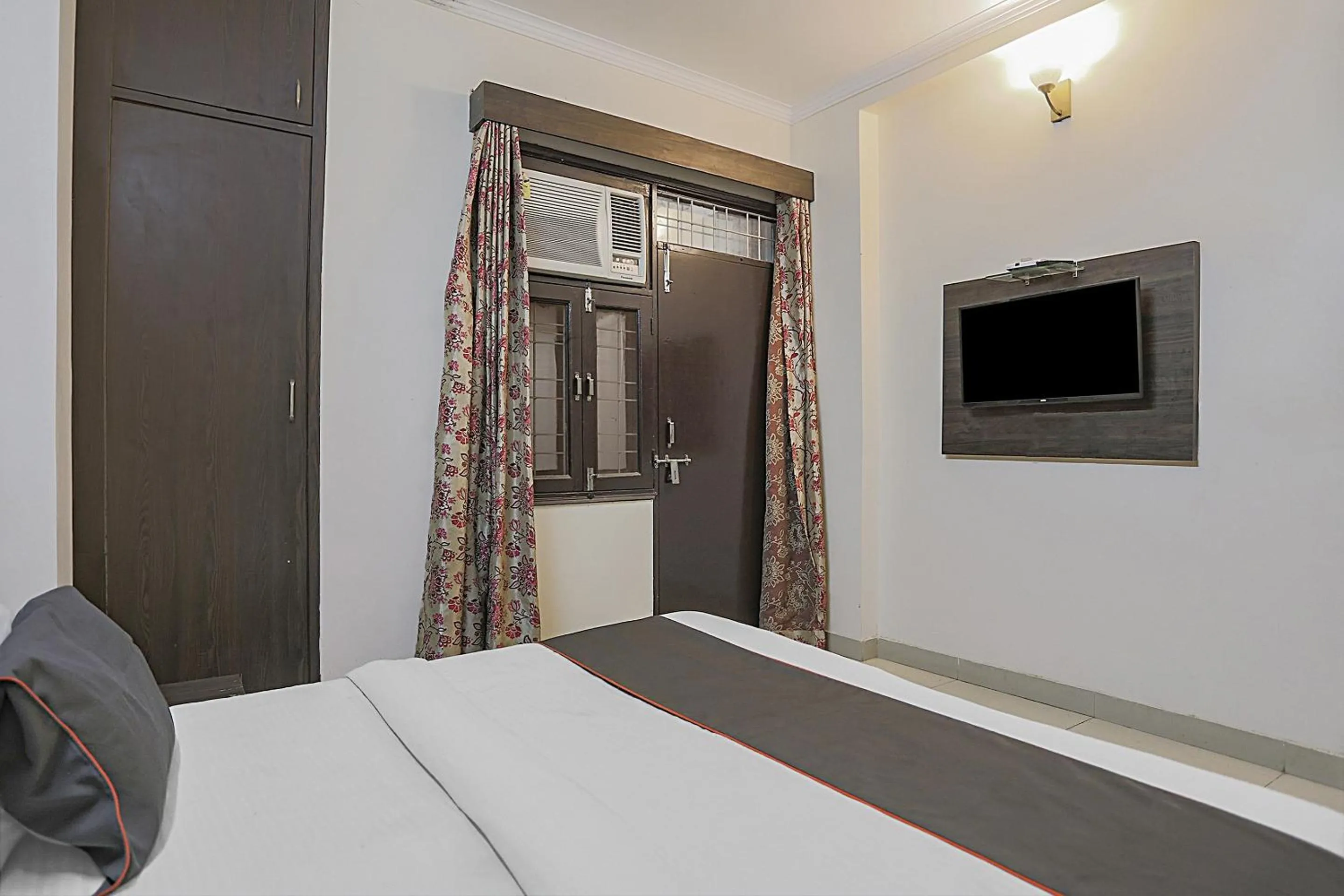 Bedroom, Bed in Hotel O Sun Villa