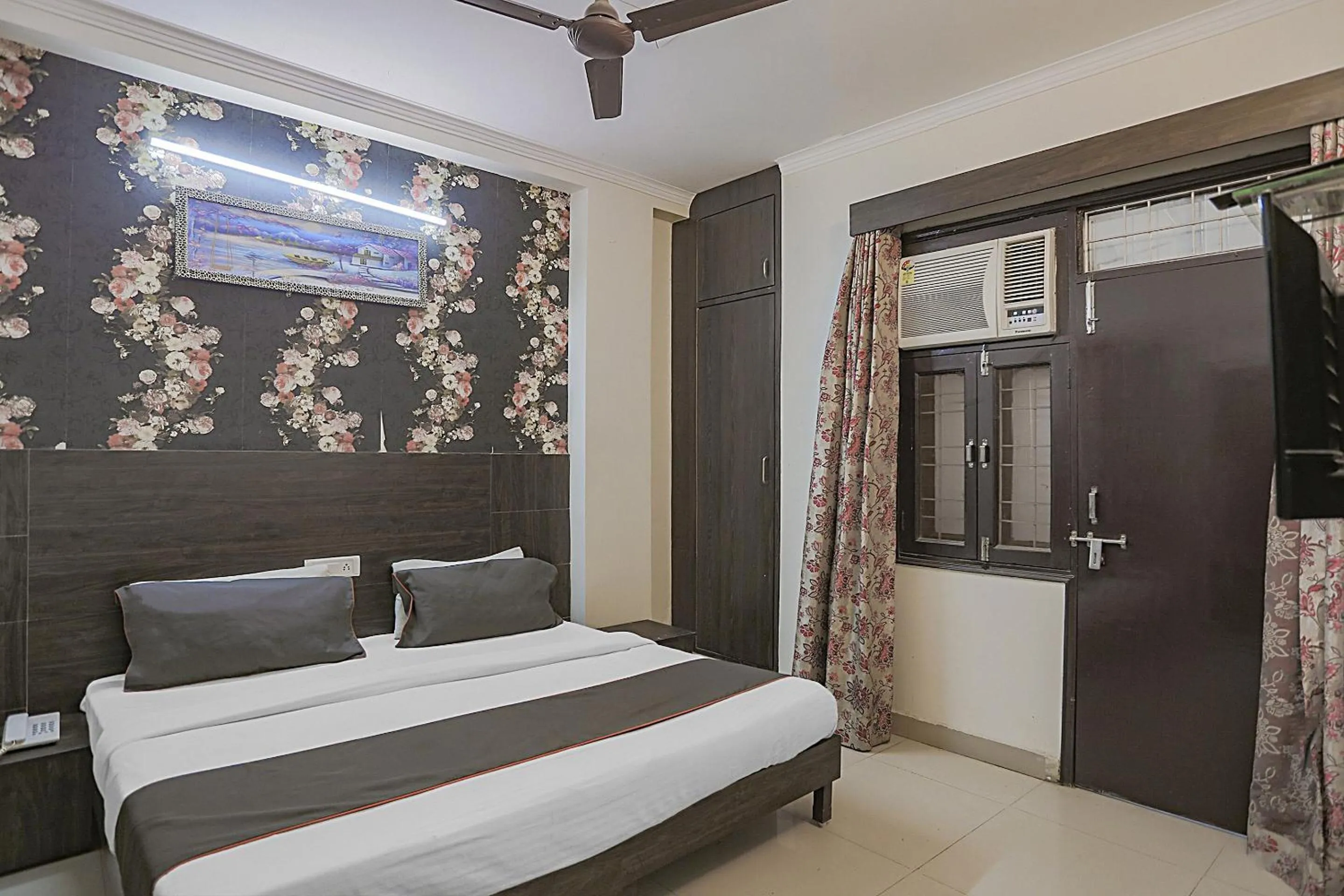 Bedroom, Bed in Hotel O Sun Villa