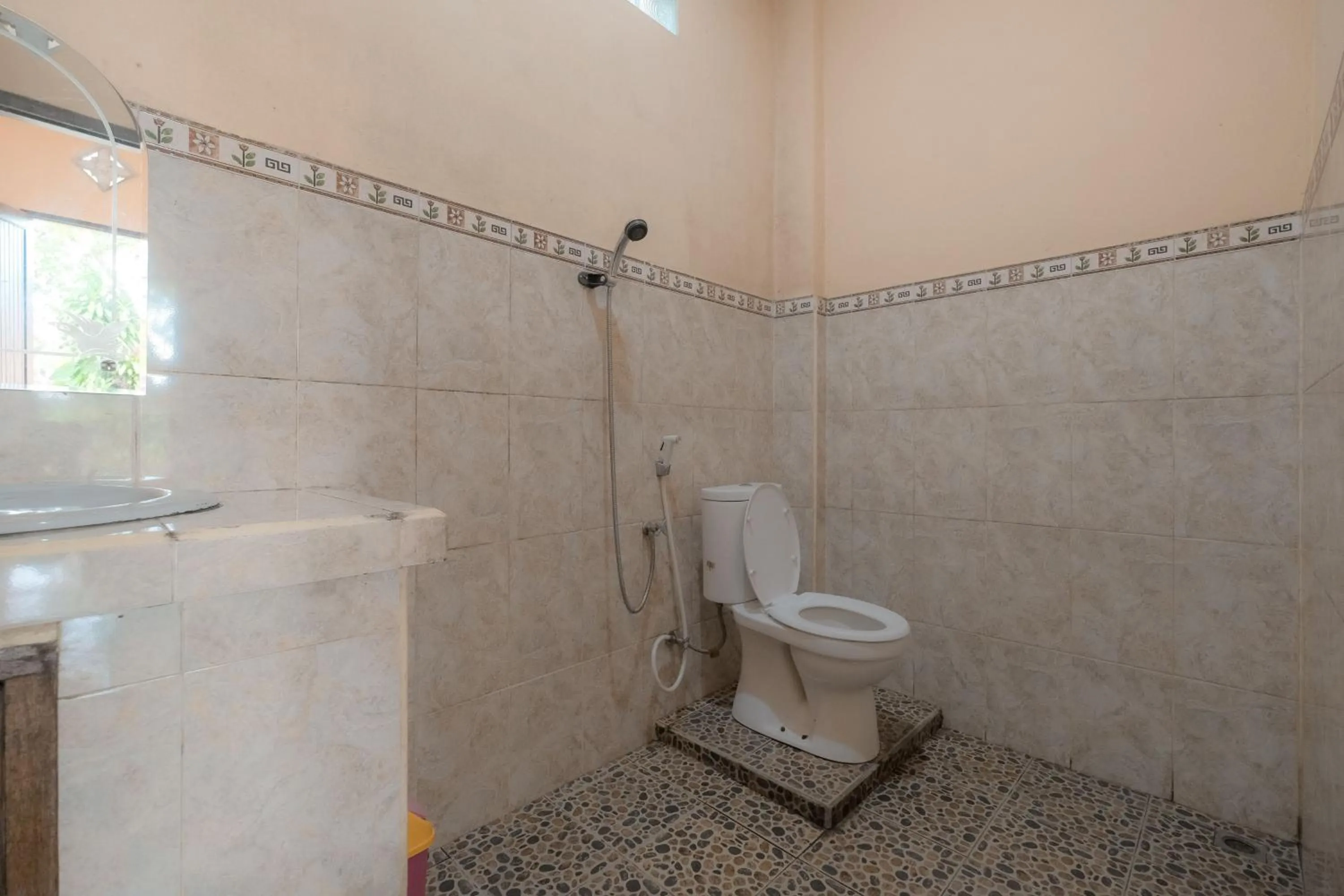 Bathroom in Pelangi Homestay Bedugul RedPartner