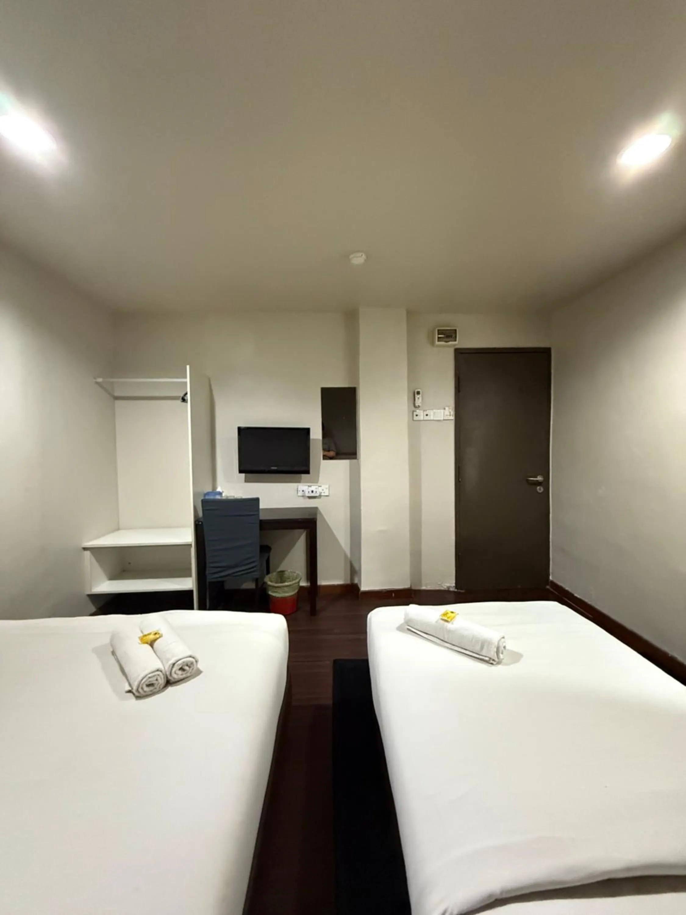 Bed in 1st Living Subang SS15