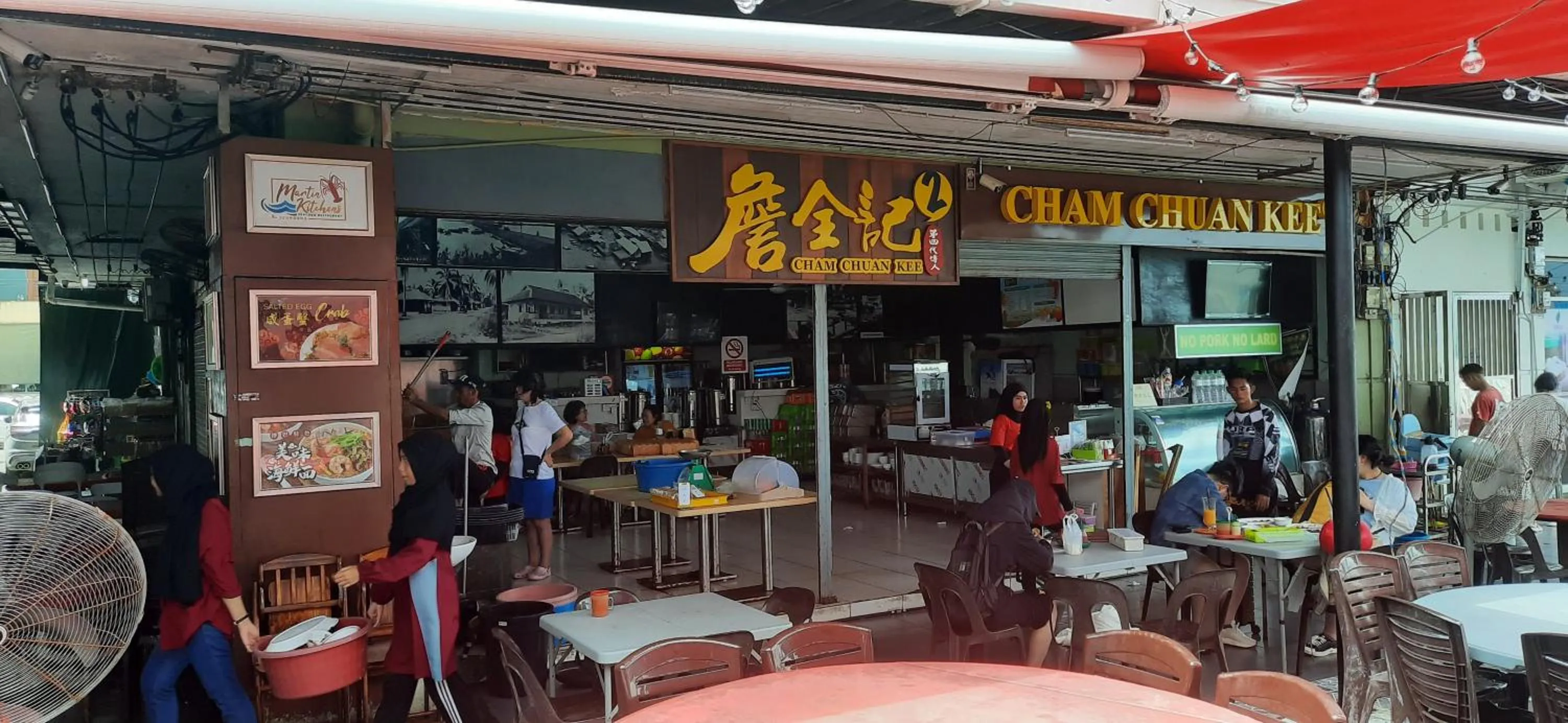 Restaurant/places to eat in Sipadan Inn Service Apartments Semporna