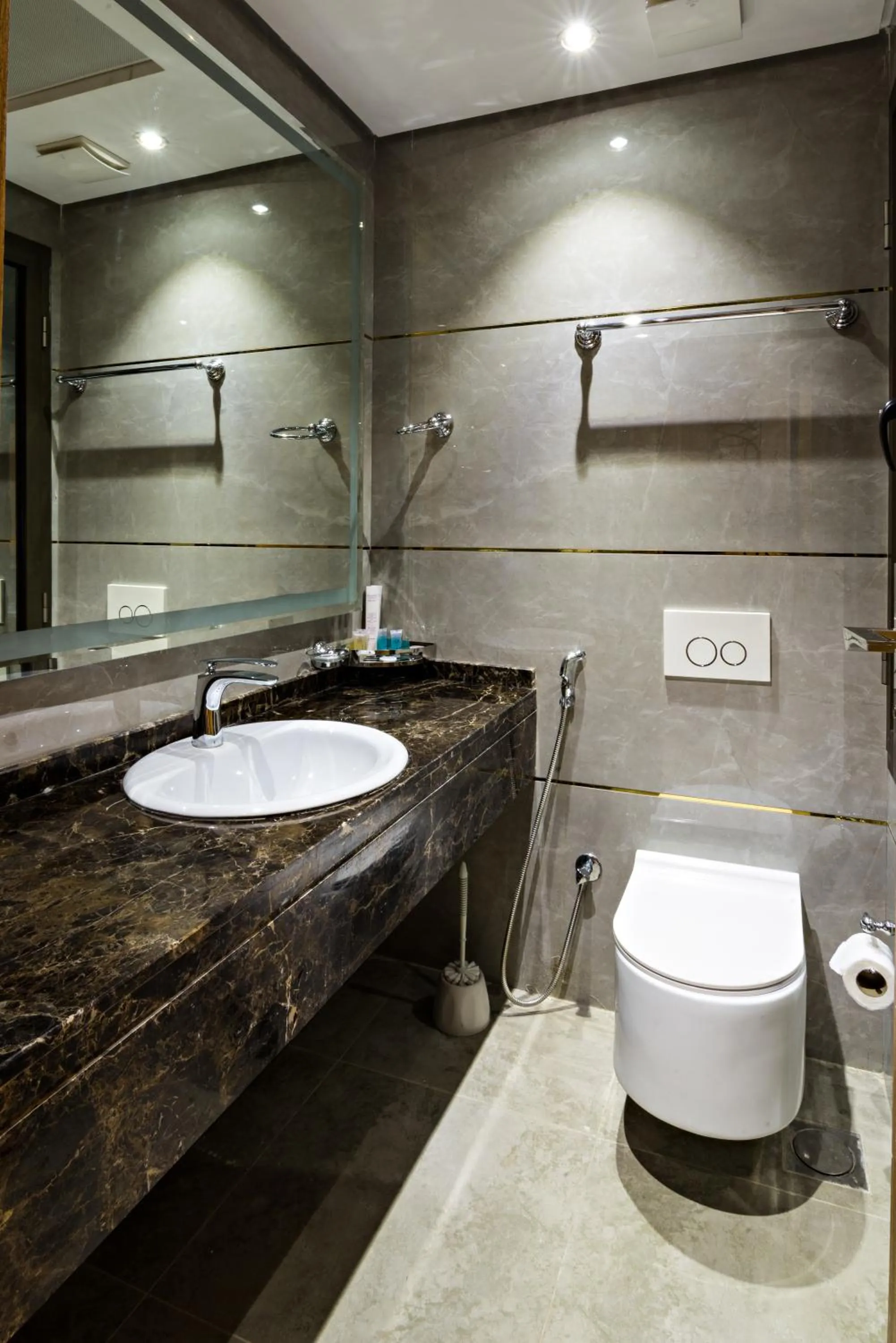 Bathroom in Mirnian Hotel